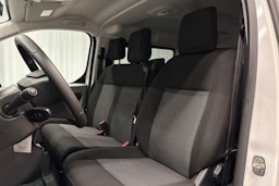 valkoinen Toyota Proace Verso 2022 kuva 15.