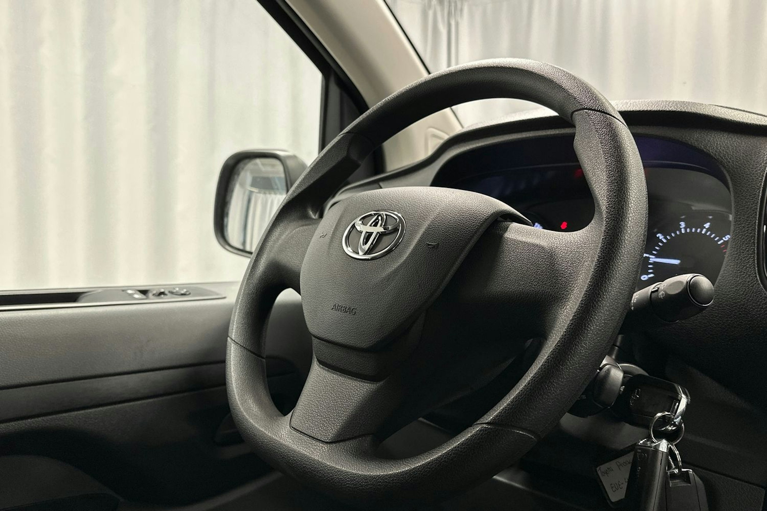 valkoinen Toyota Proace Verso 2022 kuva 18.