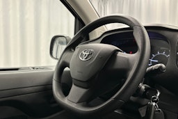 valkoinen Toyota Proace Verso 2022 kuva 18.