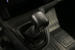 valkoinen Toyota Proace Verso 2022 kuva 19.