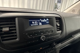 valkoinen Toyota Proace Verso 2022 kuva 14.