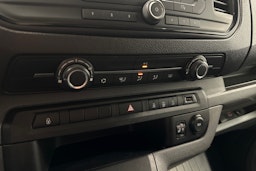 valkoinen Toyota Proace Verso 2022 kuva 16.