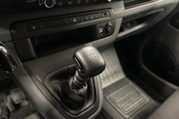 valkoinen Toyota Proace Verso 2022 kuva 17.