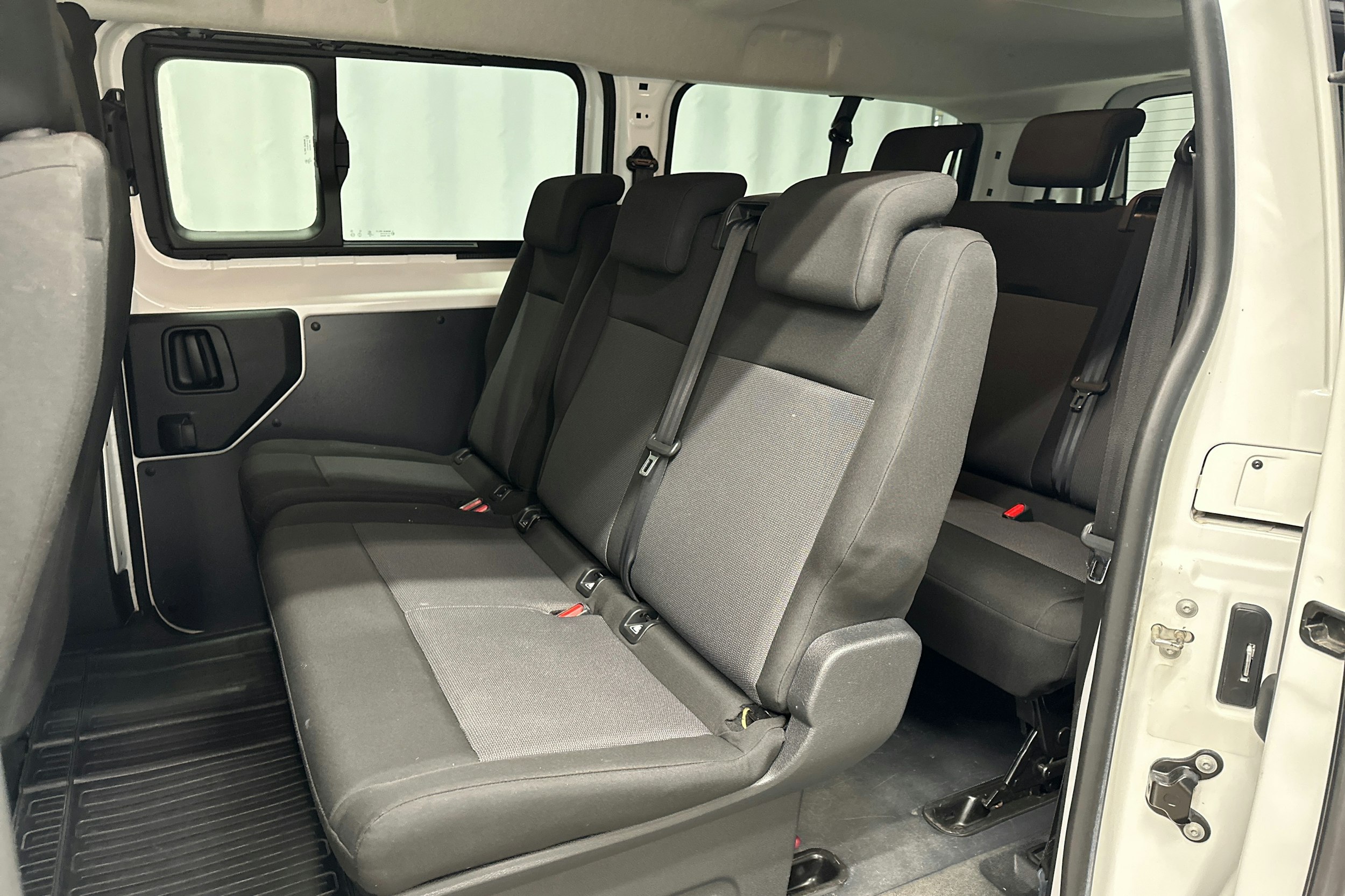valkoinen Toyota Proace Verso 2022 kuva 17.