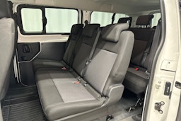 valkoinen Toyota Proace Verso 2022 kuva 17.