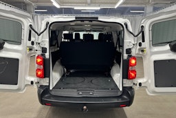 valkoinen Toyota Proace Verso 2022 kuva 20.
