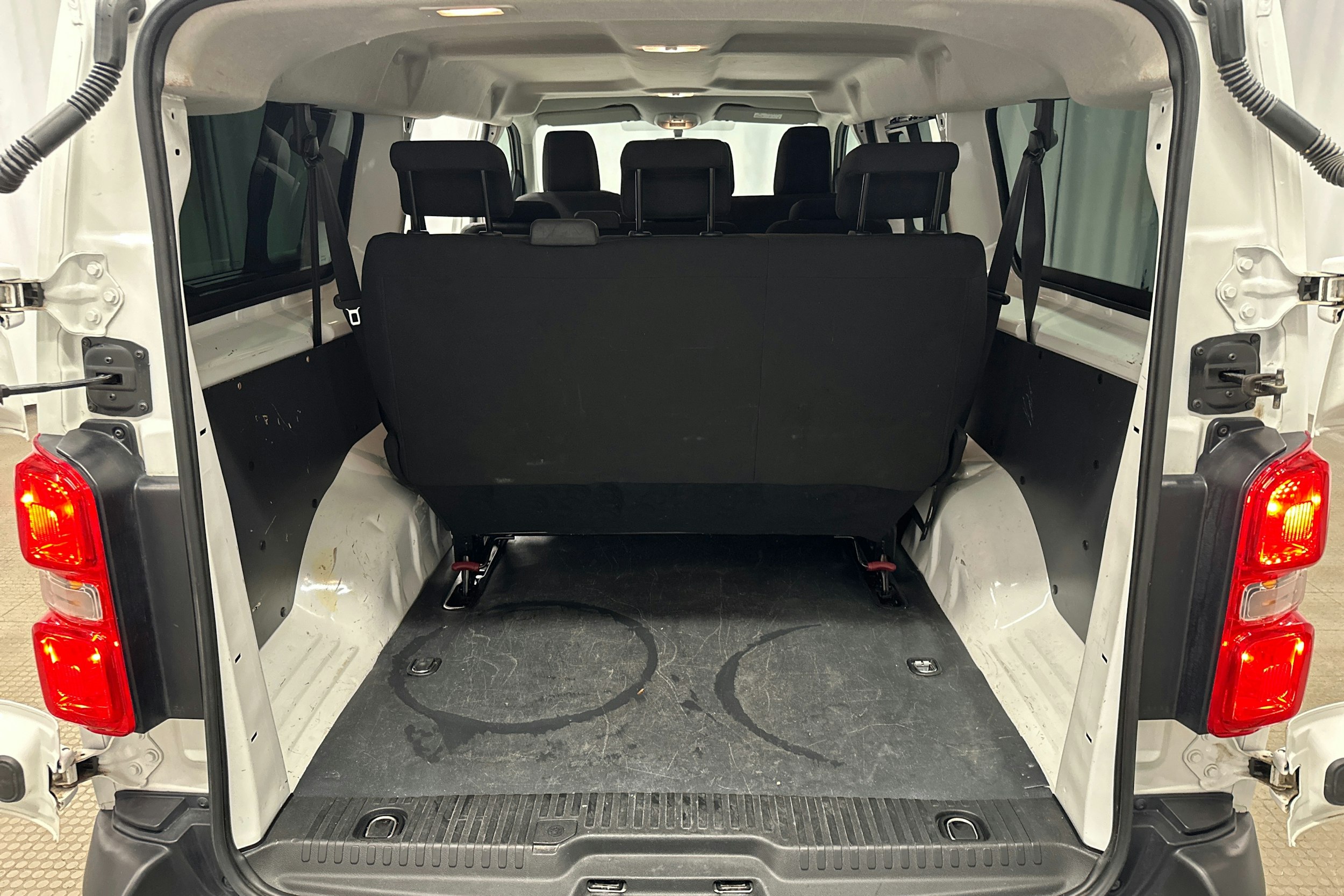 valkoinen Toyota Proace Verso 2022 kuva 21.