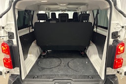 valkoinen Toyota Proace Verso 2022 kuva 21.