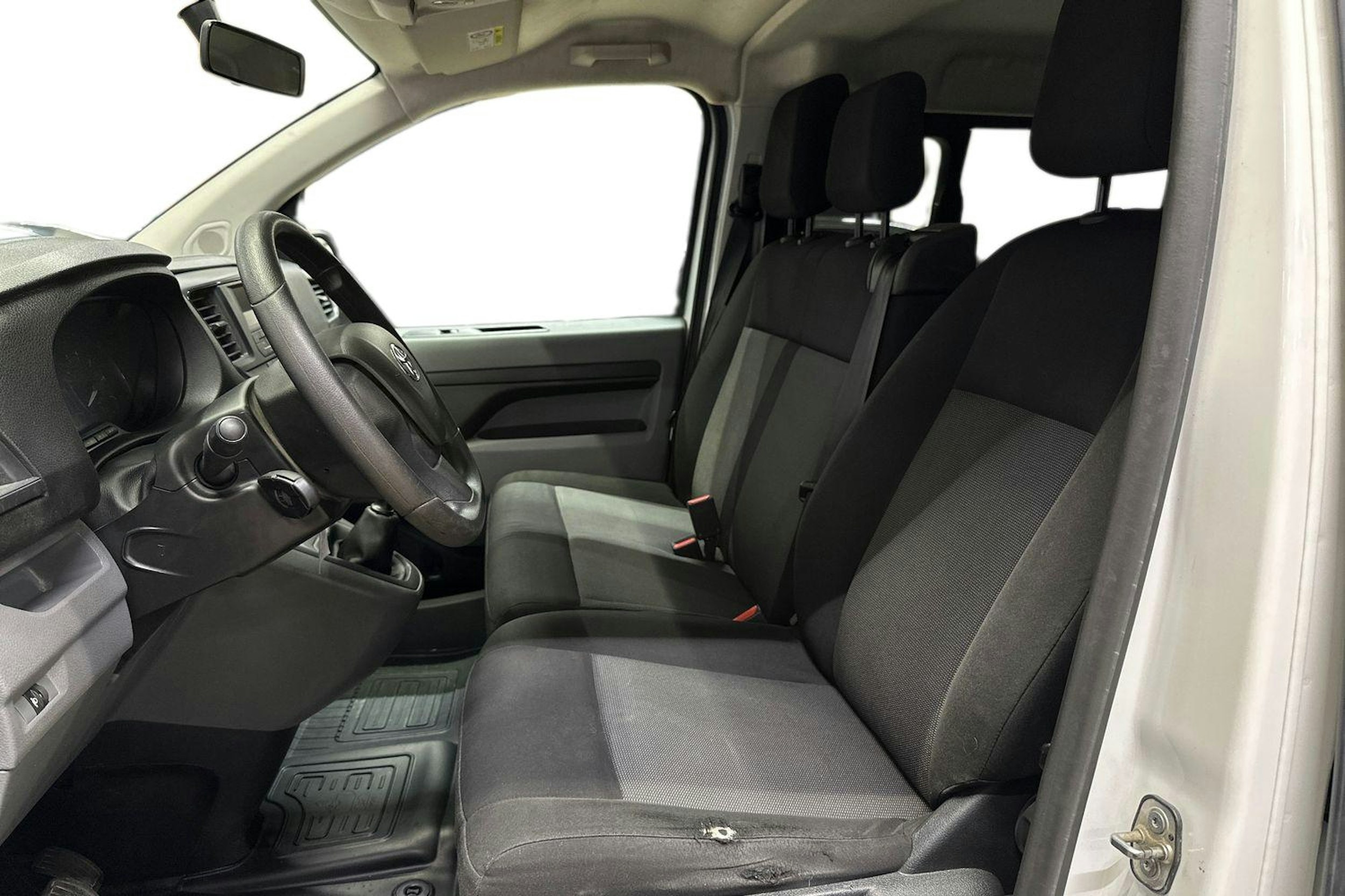 valkoinen Toyota Proace Verso 2022 kuva 8.