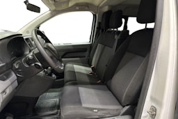 valkoinen Toyota Proace Verso 2022 kuva 8.