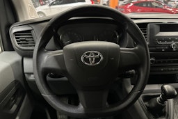 valkoinen Toyota Proace Verso 2022 kuva 18.