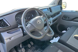 valkoinen Toyota Proace Verso 2022 kuva 3.