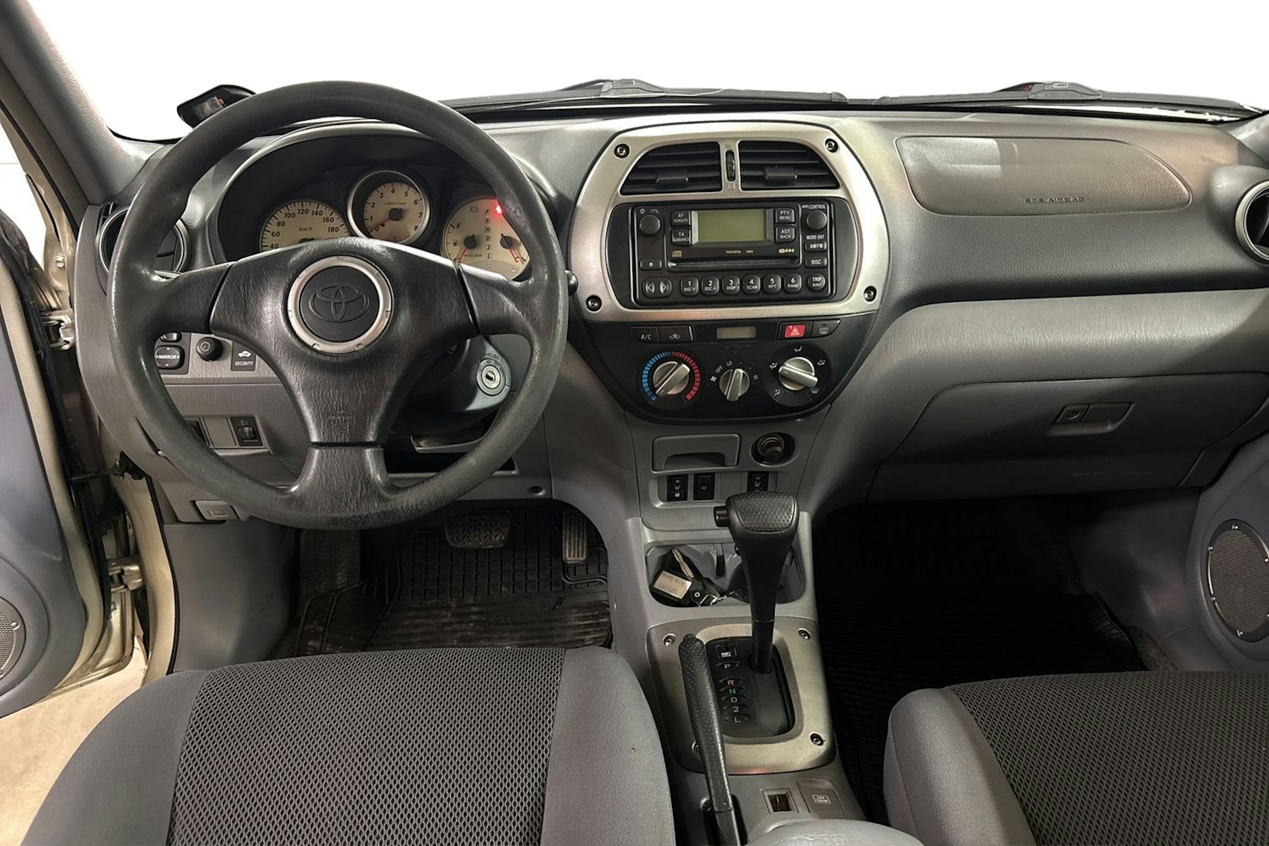 ruskea (beige) Toyota RAV4 2002 kuva 9.