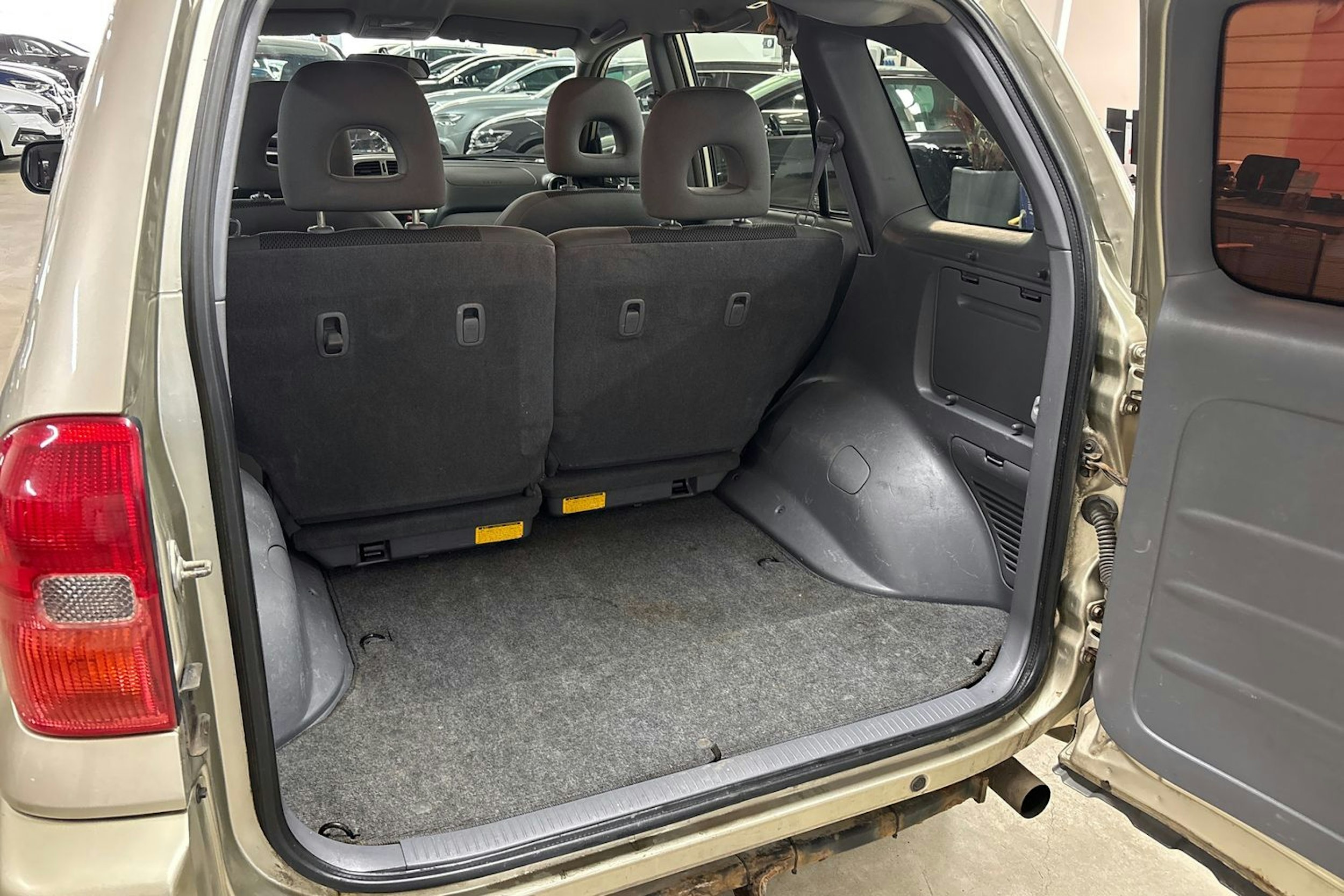 ruskea (beige) Toyota RAV4 2002 kuva 14.