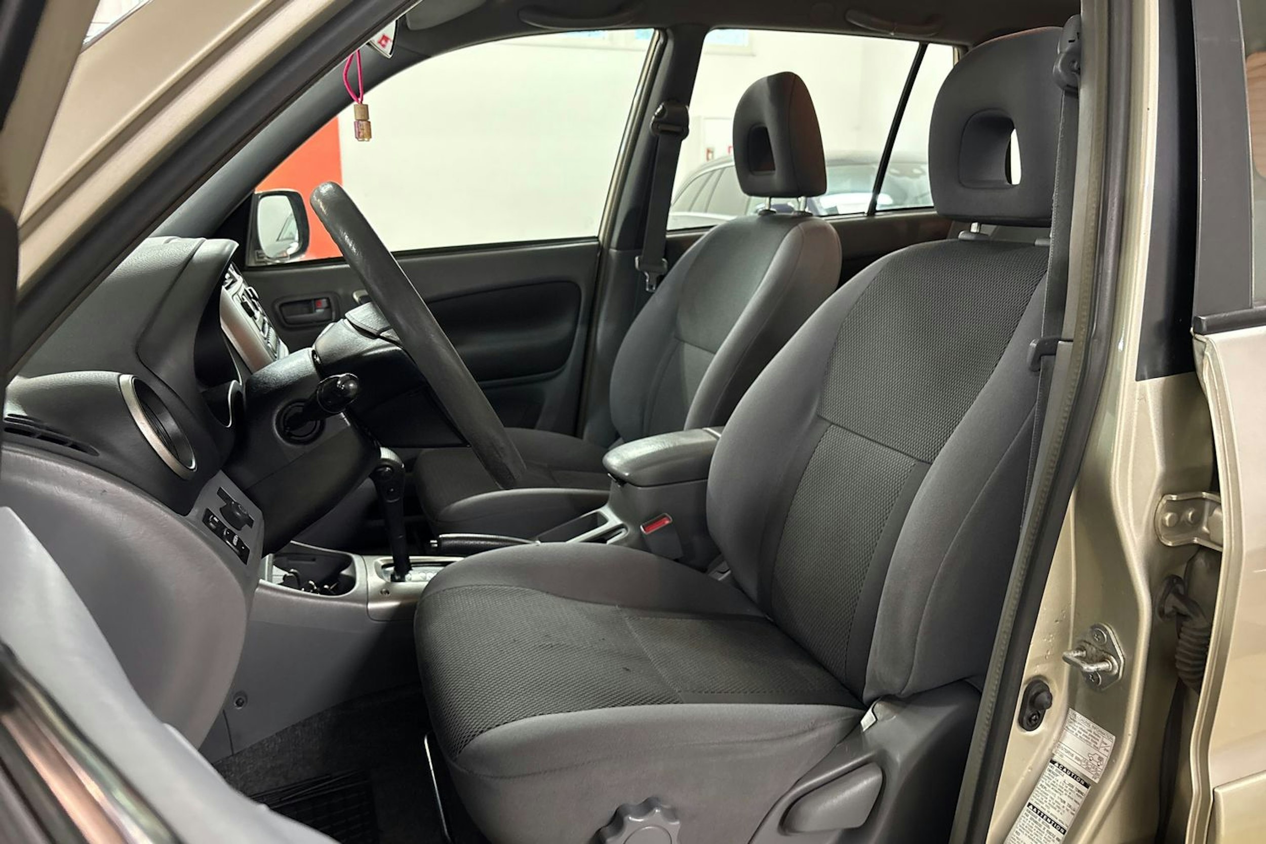 ruskea (beige) Toyota RAV4 2002 kuva 19.