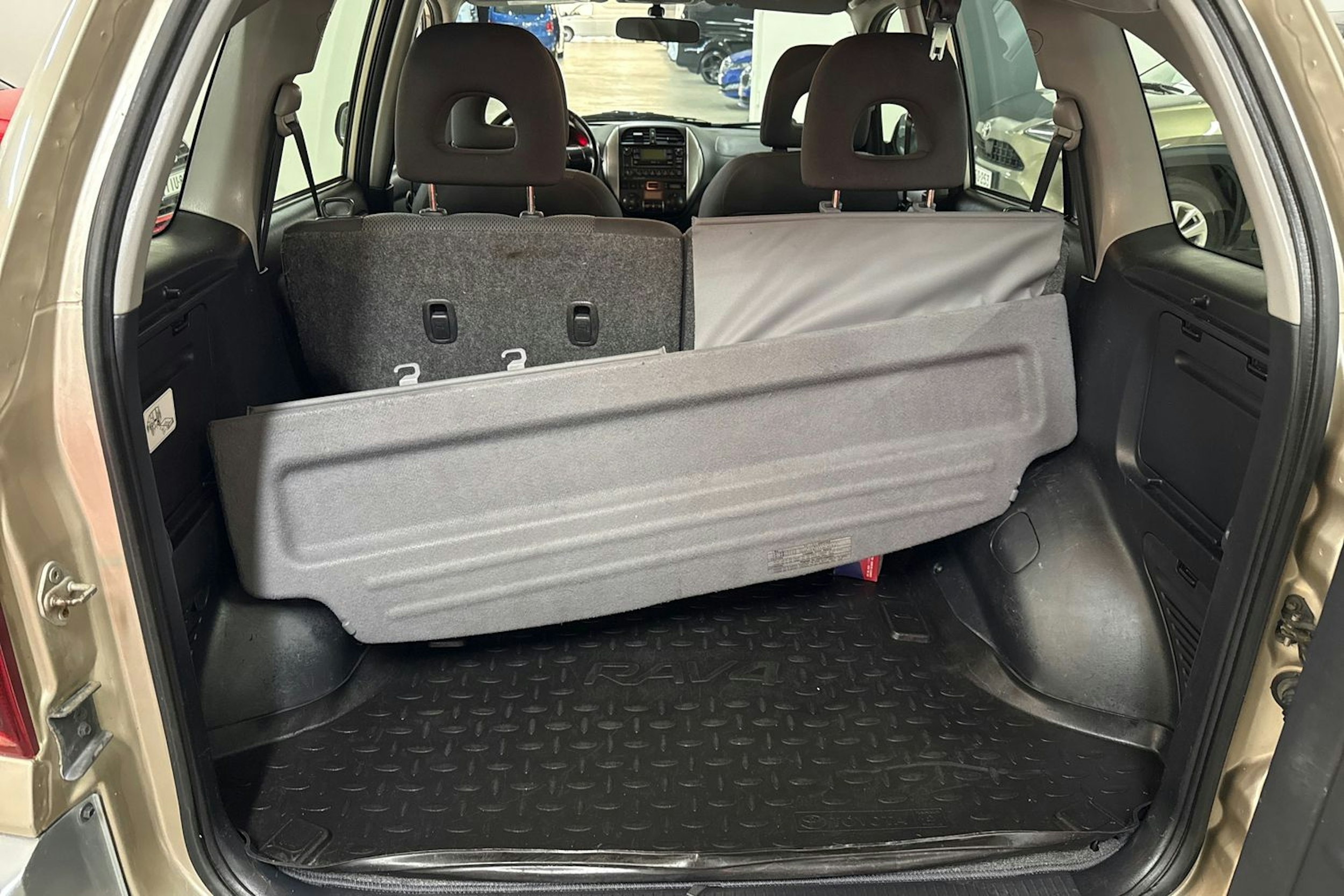 ruskea (beige) Toyota RAV4 2004 kuva 14.