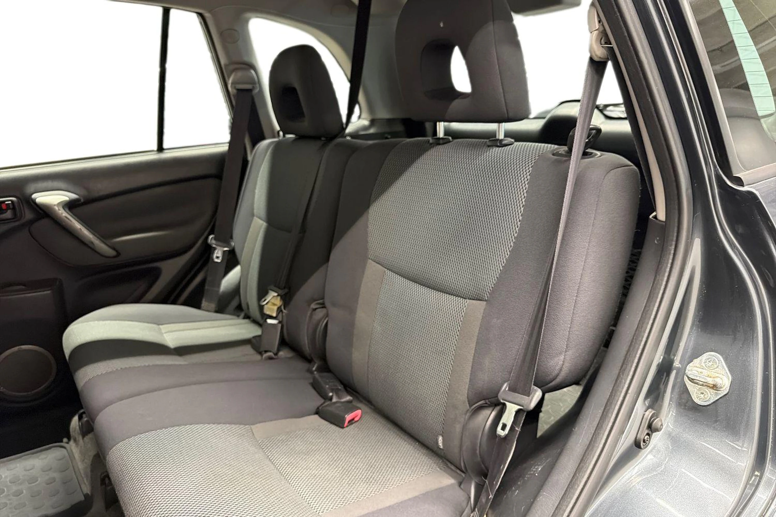 harmaa Toyota RAV4 2005 kuva 11.
