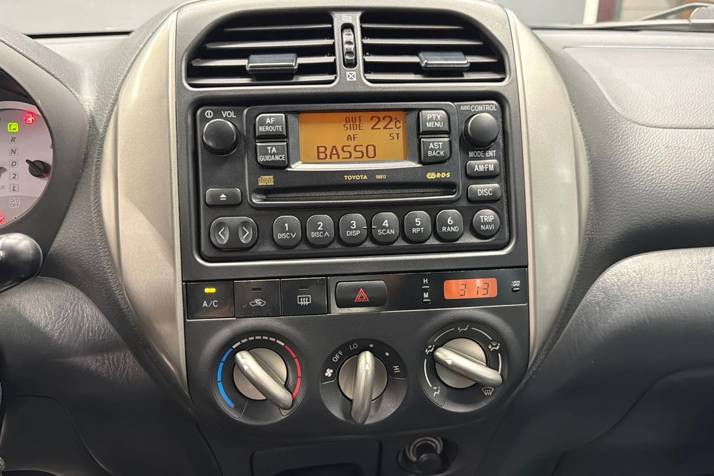 harmaa Toyota RAV4 2005 kuva 19.