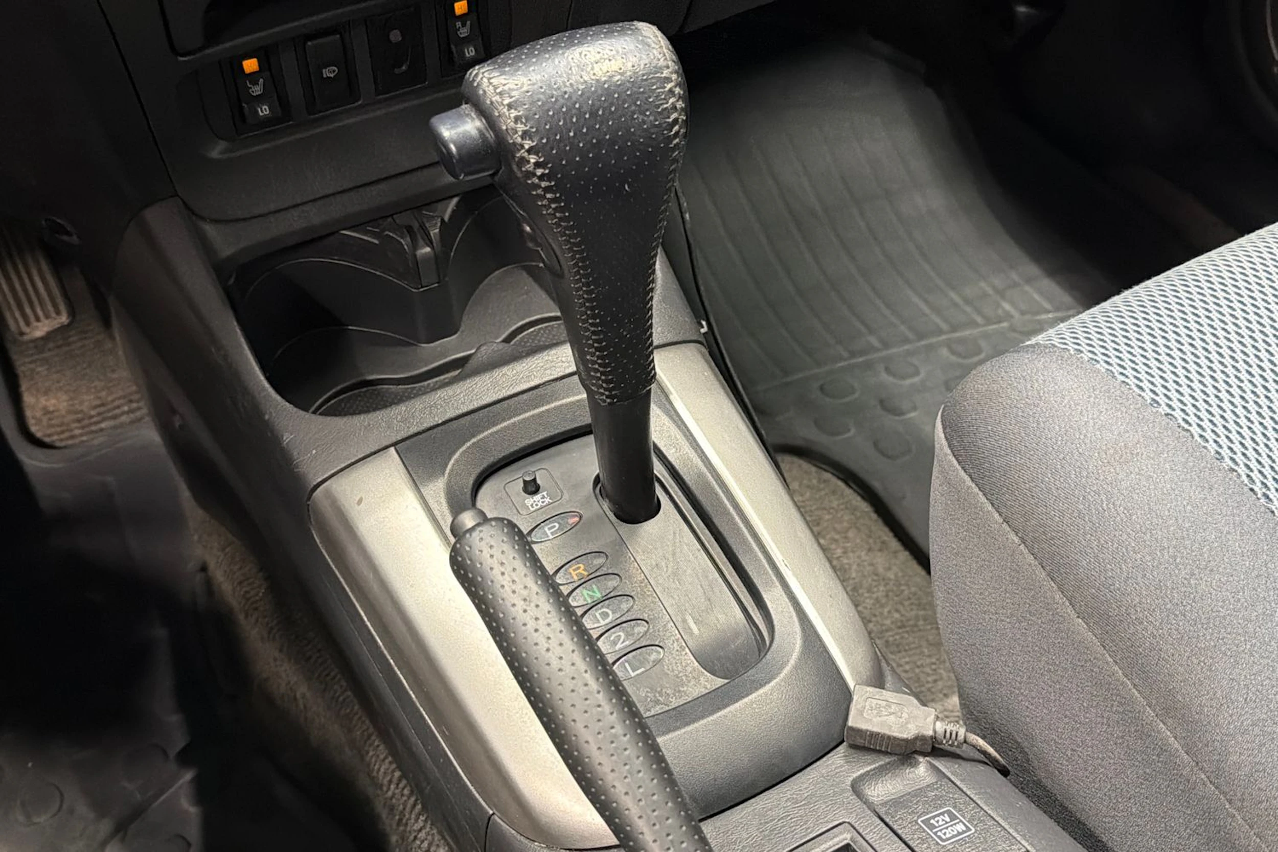 harmaa Toyota RAV4 2005 kuva 21.