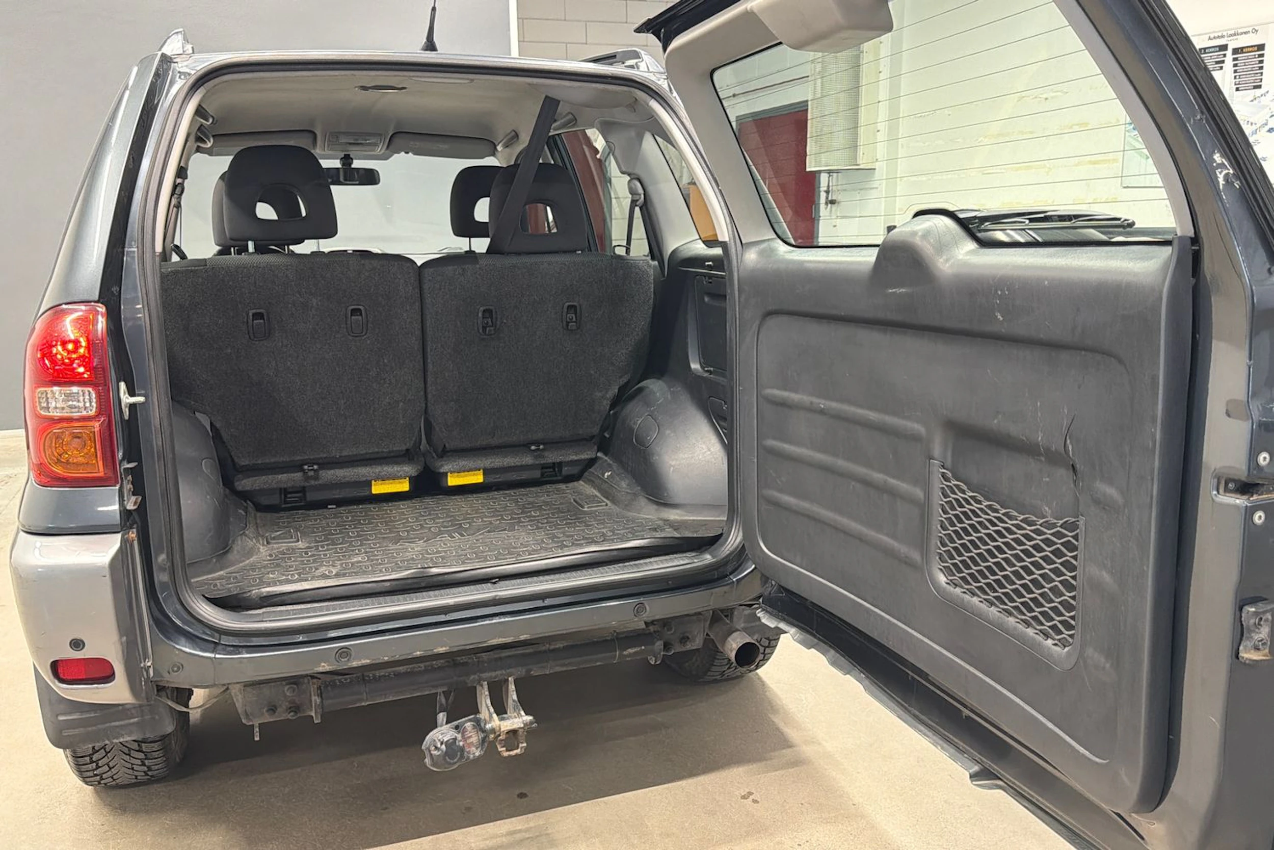 harmaa Toyota RAV4 2005 kuva 23.