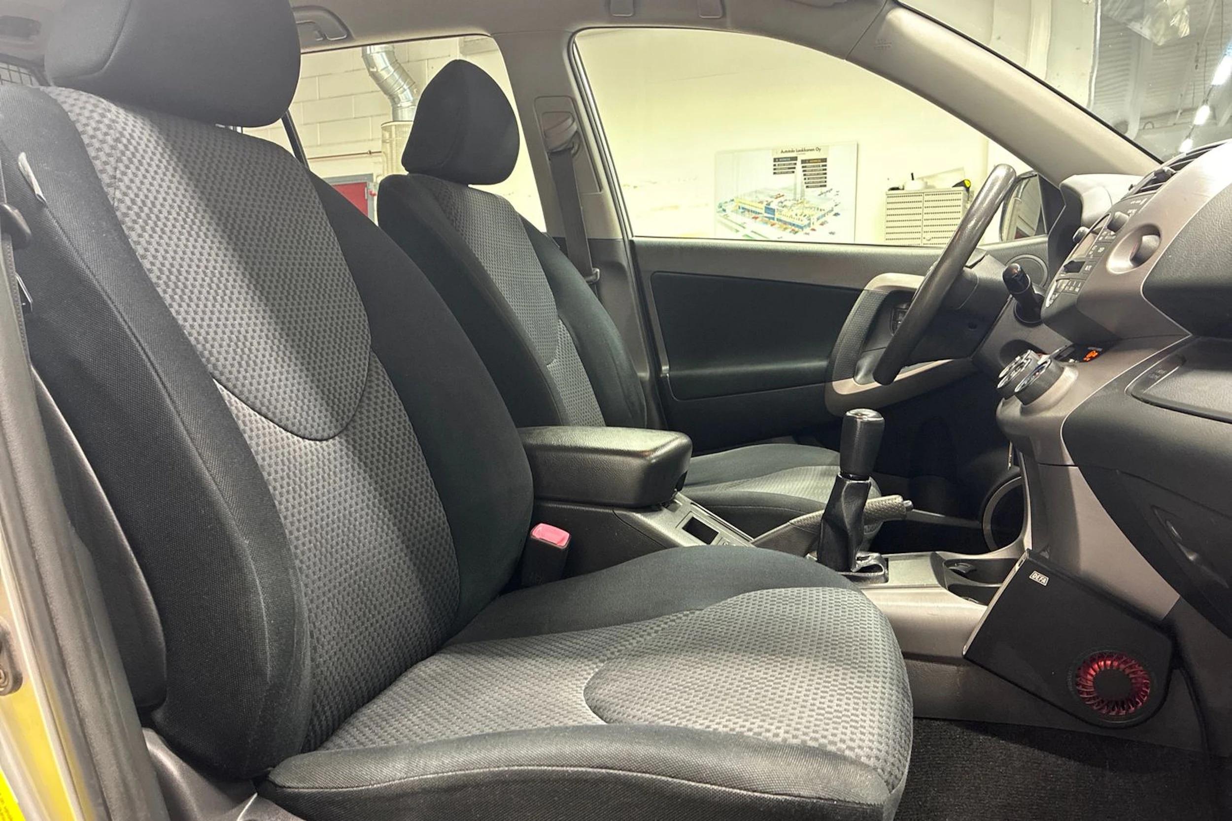 Hopea Toyota RAV4 2006 kuva 26.