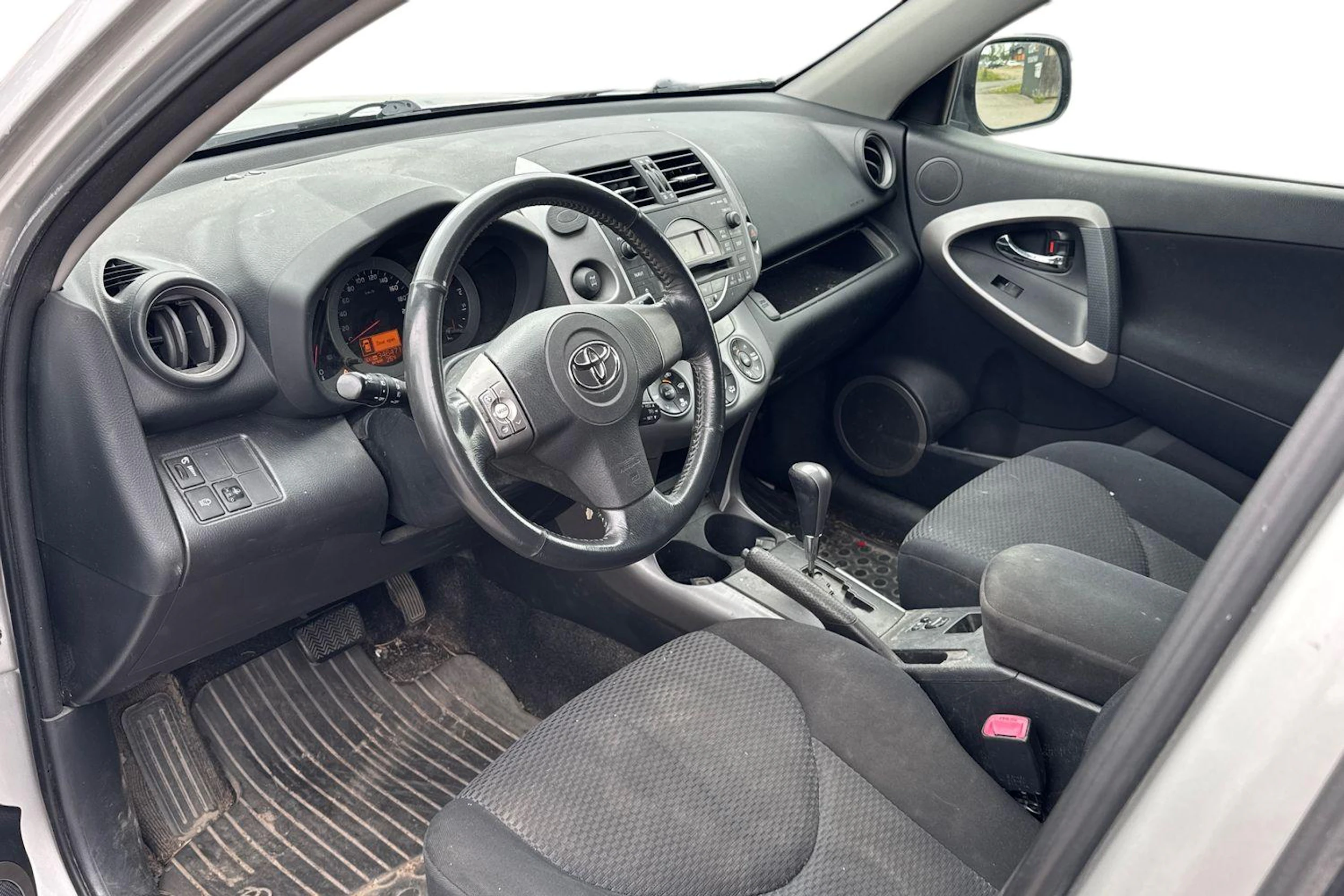 hopea Toyota RAV4 2006 kuva 6.