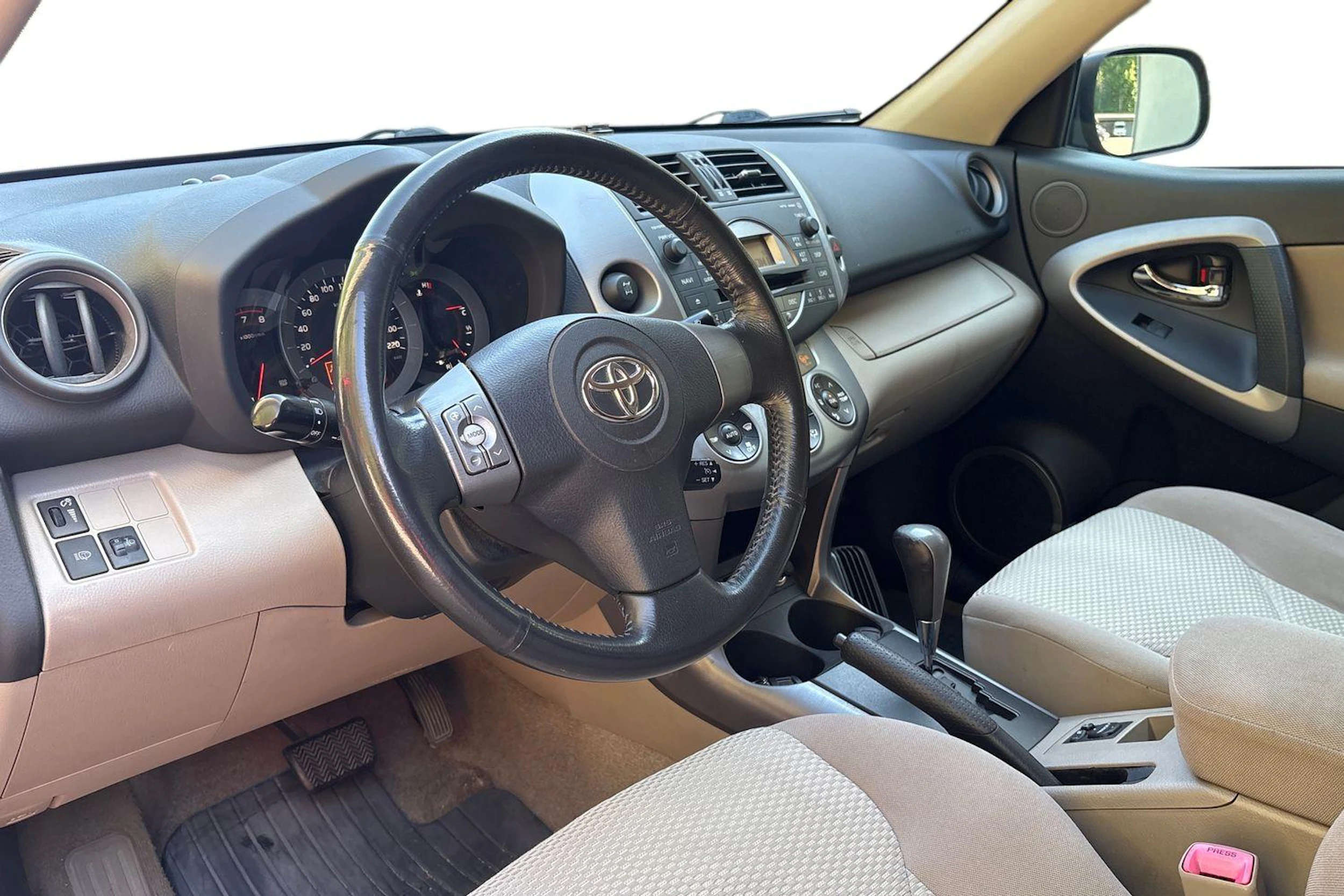 Punainen Toyota RAV4 2006 kuva 6.