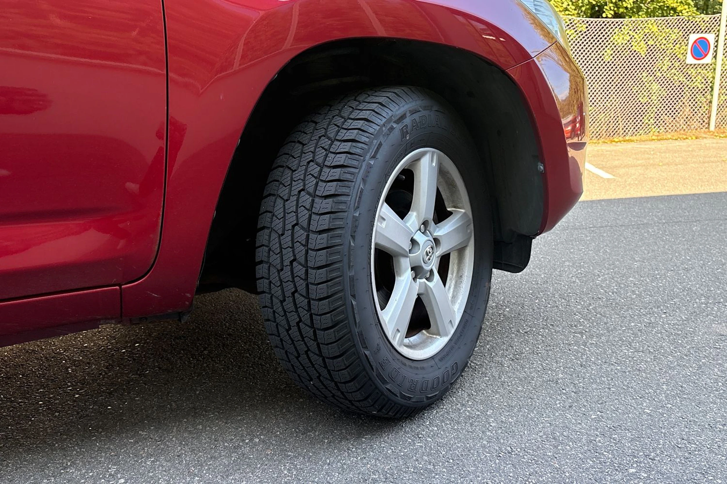 Punainen Toyota RAV4 2006 kuva 10.