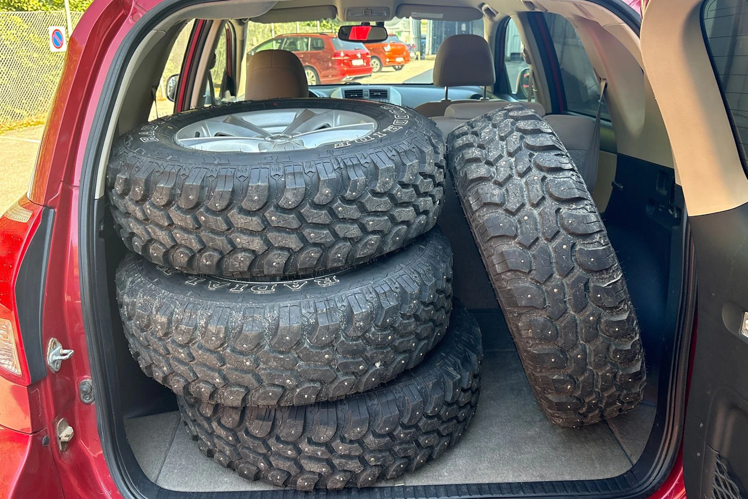 Punainen Toyota RAV4 2006 kuva 11.