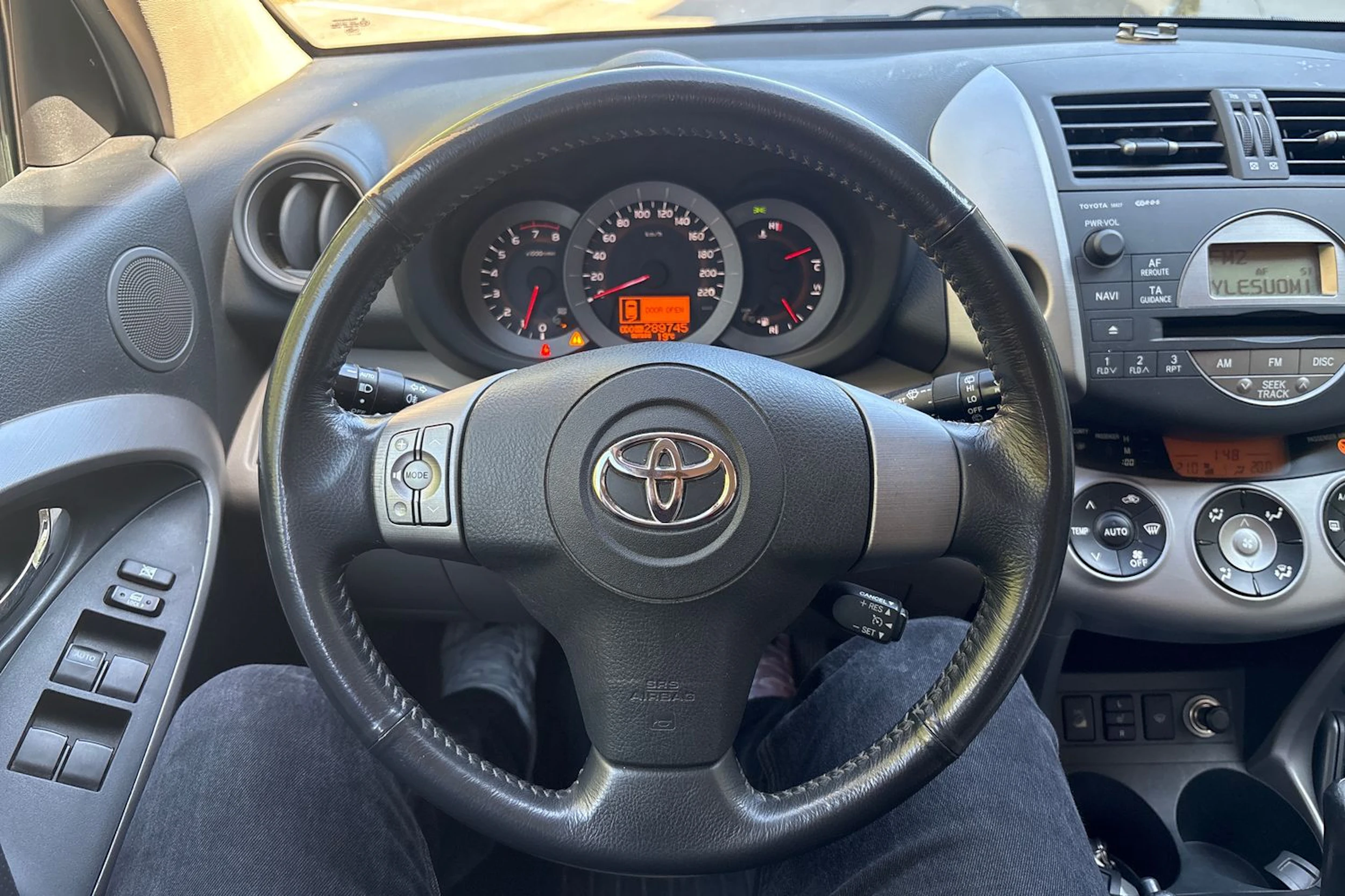 Punainen Toyota RAV4 2006 kuva 12.