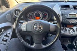 Punainen Toyota RAV4 2006 kuva 12.