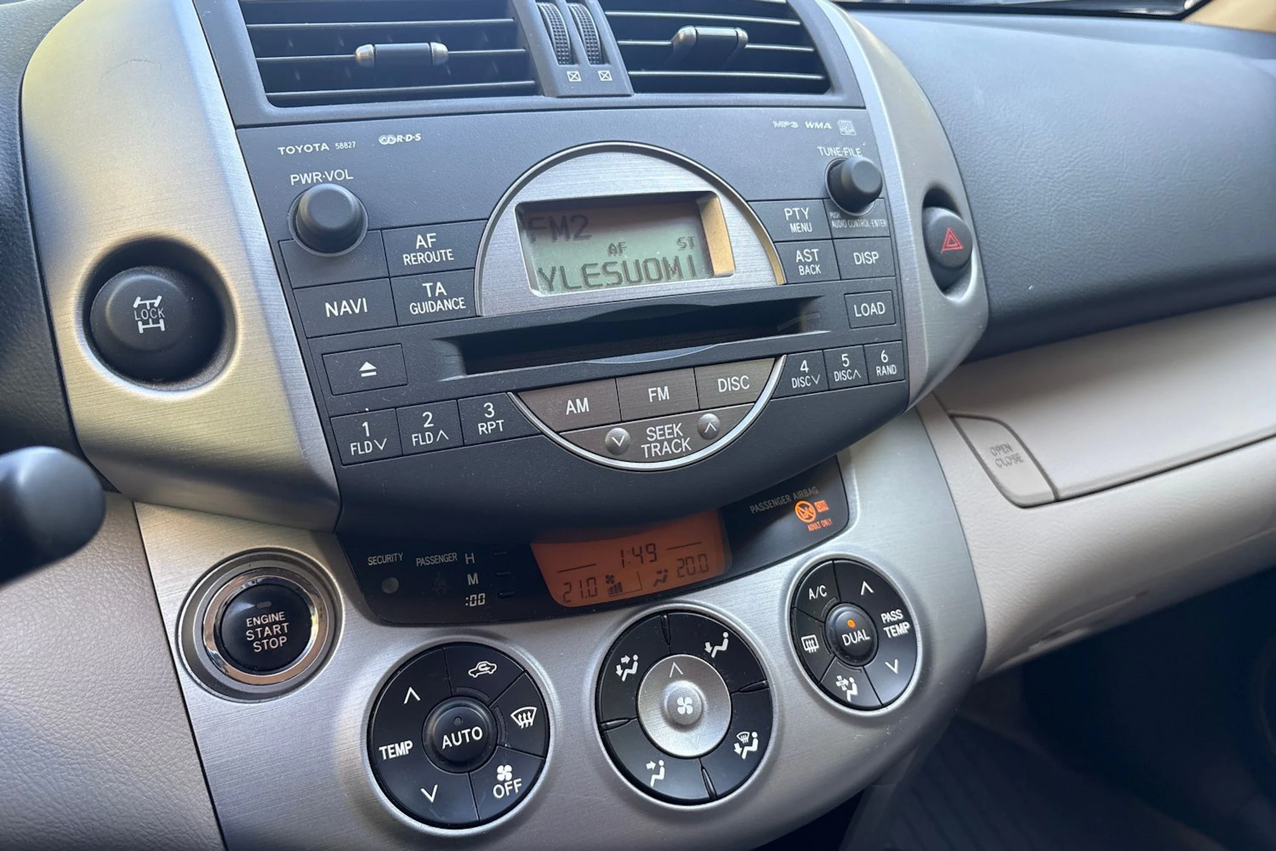 Punainen Toyota RAV4 2006 kuva 14.