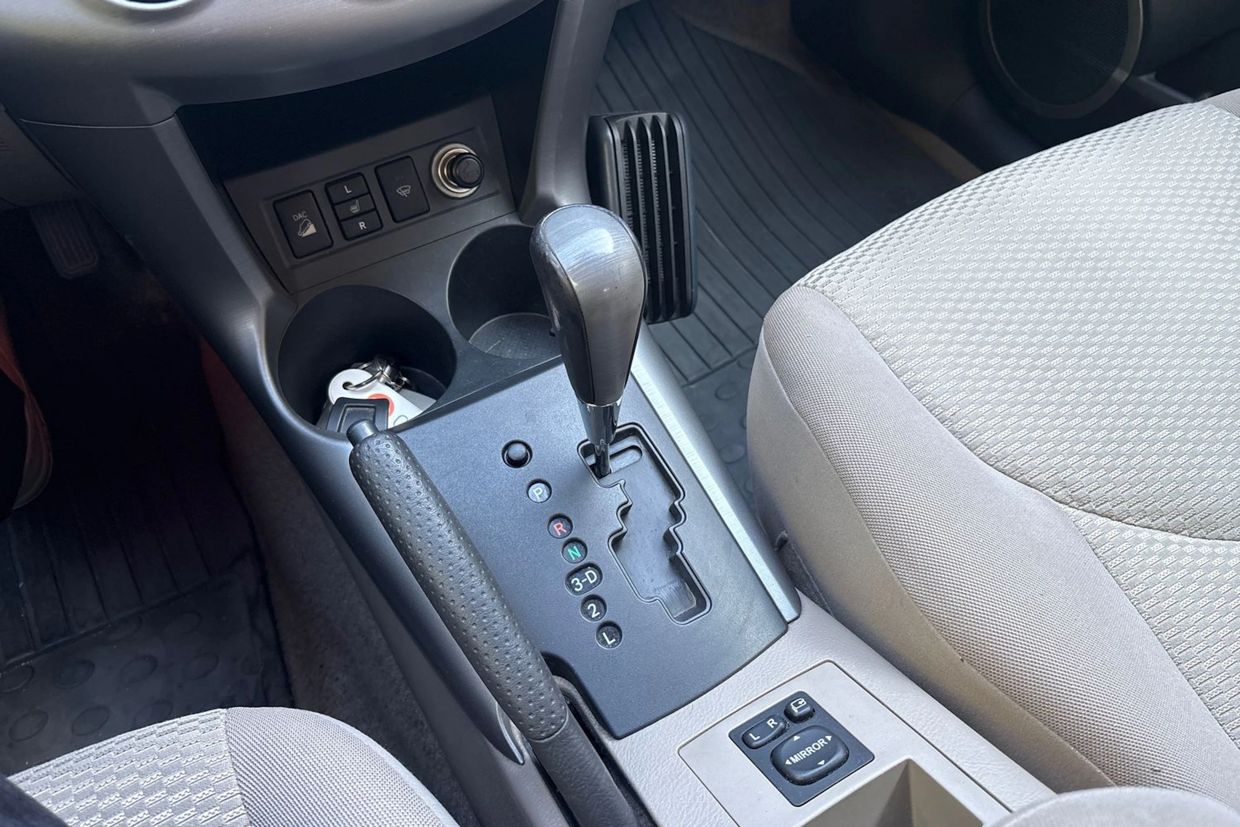 Punainen Toyota RAV4 2006 kuva 15.