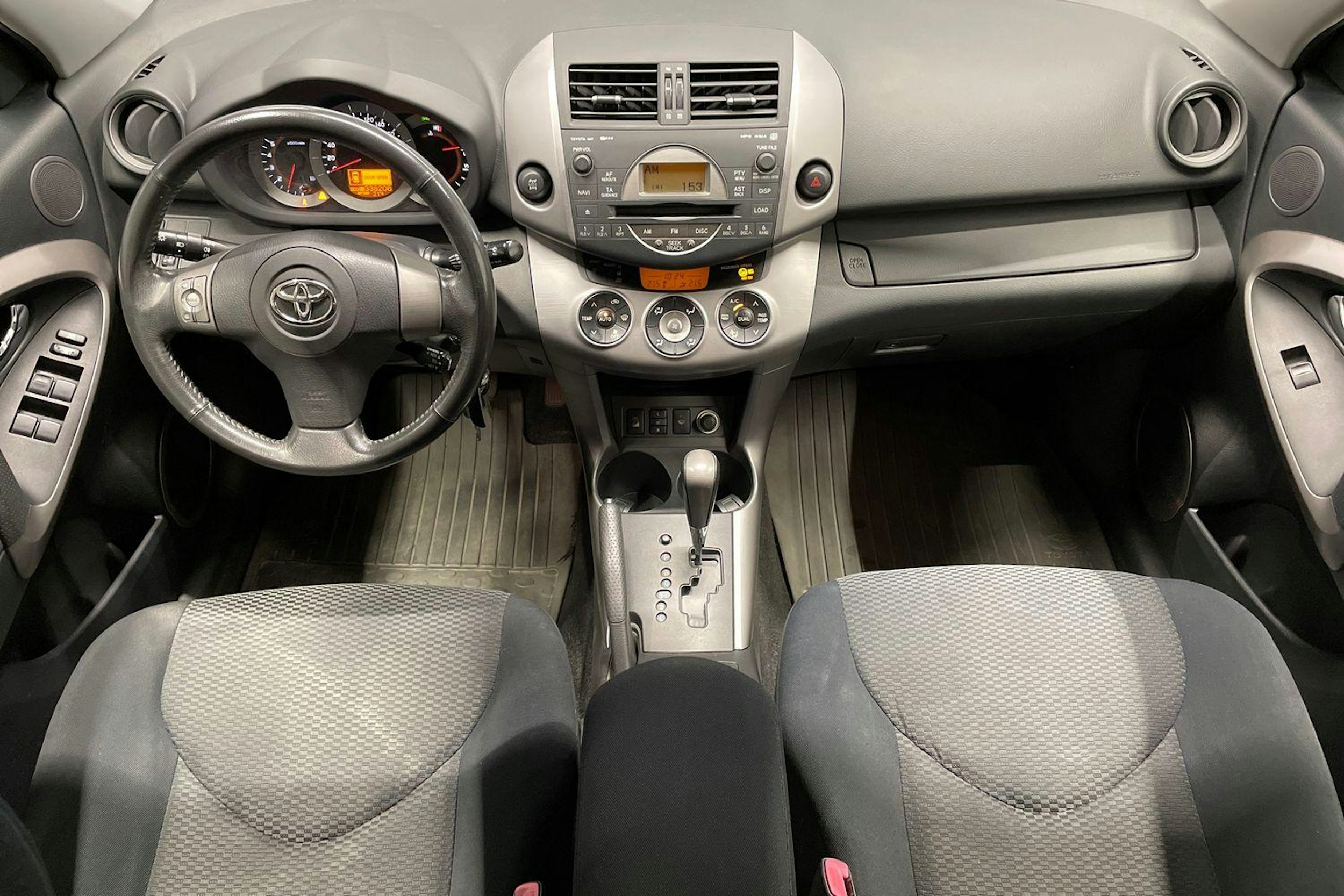 musta Toyota RAV4 2006 kuva 7.