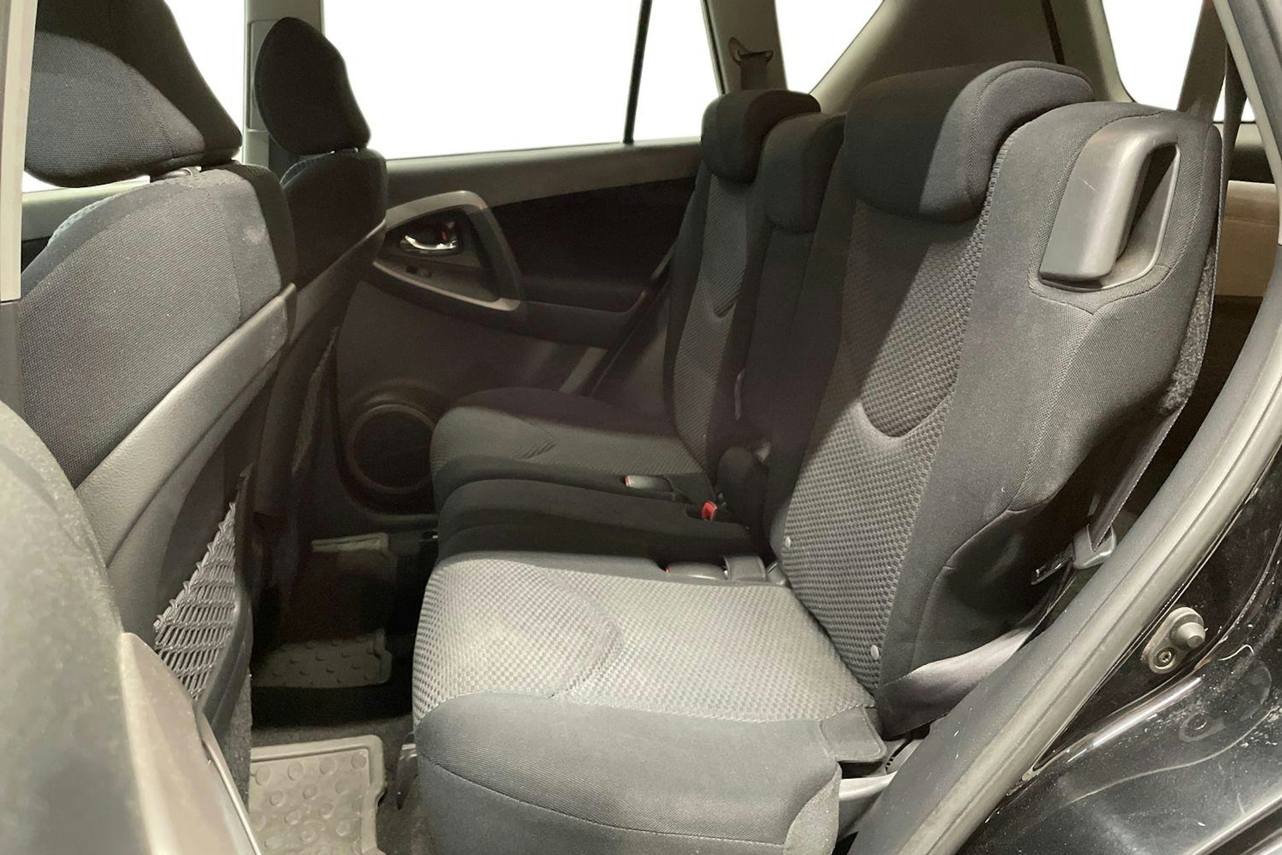 musta Toyota RAV4 2006 kuva 8.
