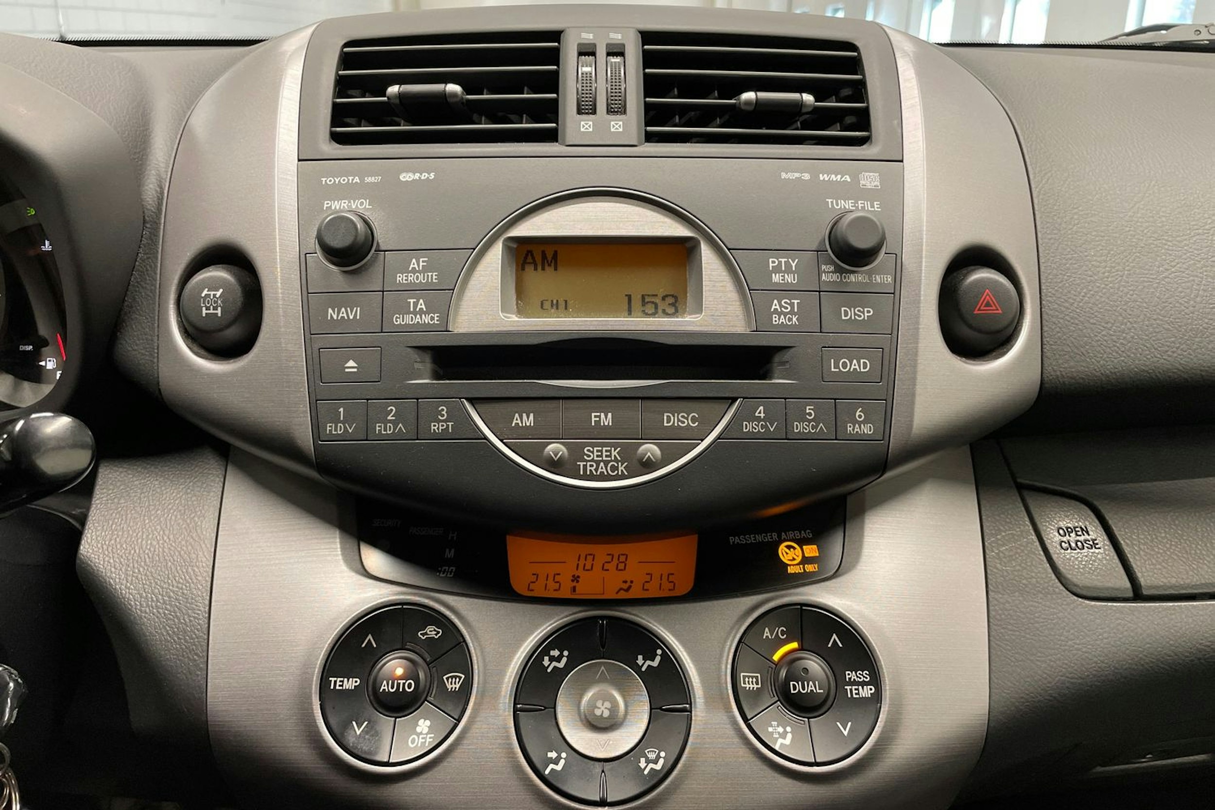 musta Toyota RAV4 2006 kuva 14.