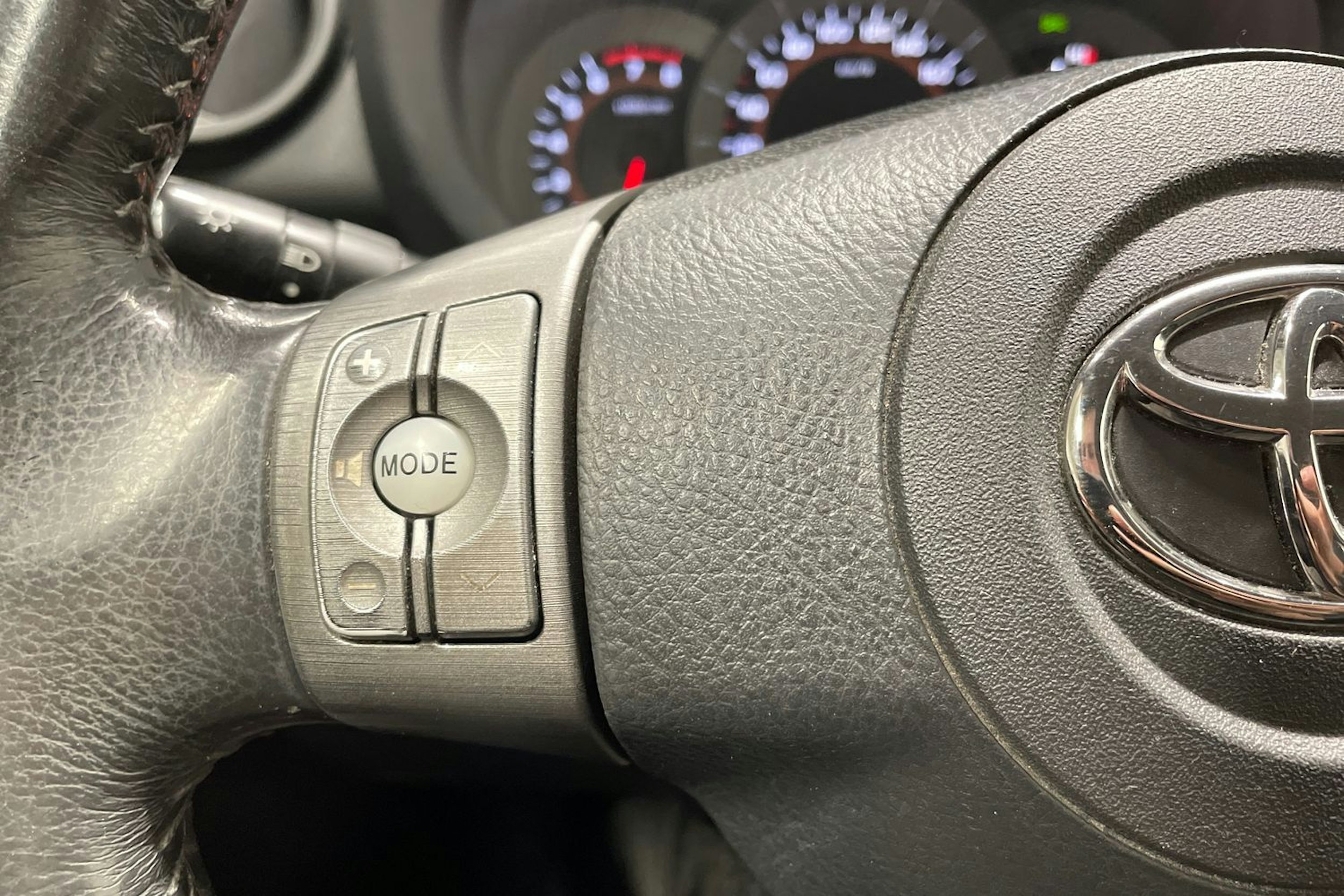 musta Toyota RAV4 2006 kuva 18.