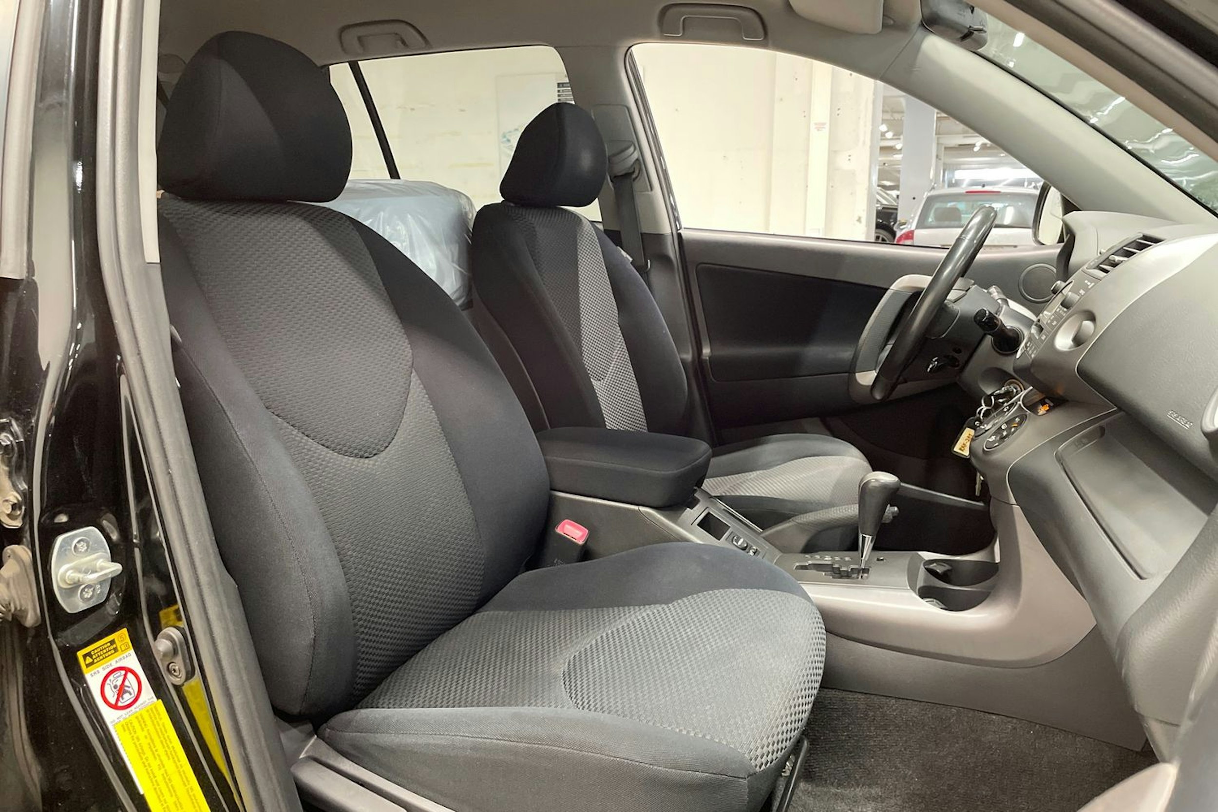 musta Toyota RAV4 2006 kuva 19.