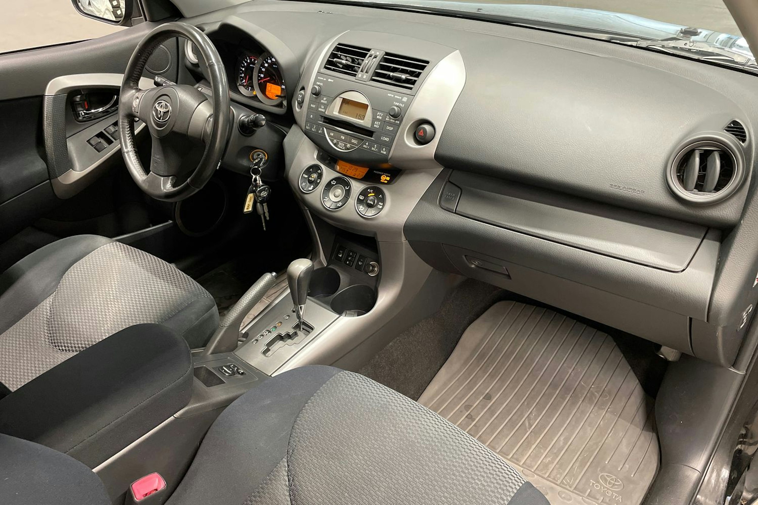 musta Toyota RAV4 2006 kuva 20.