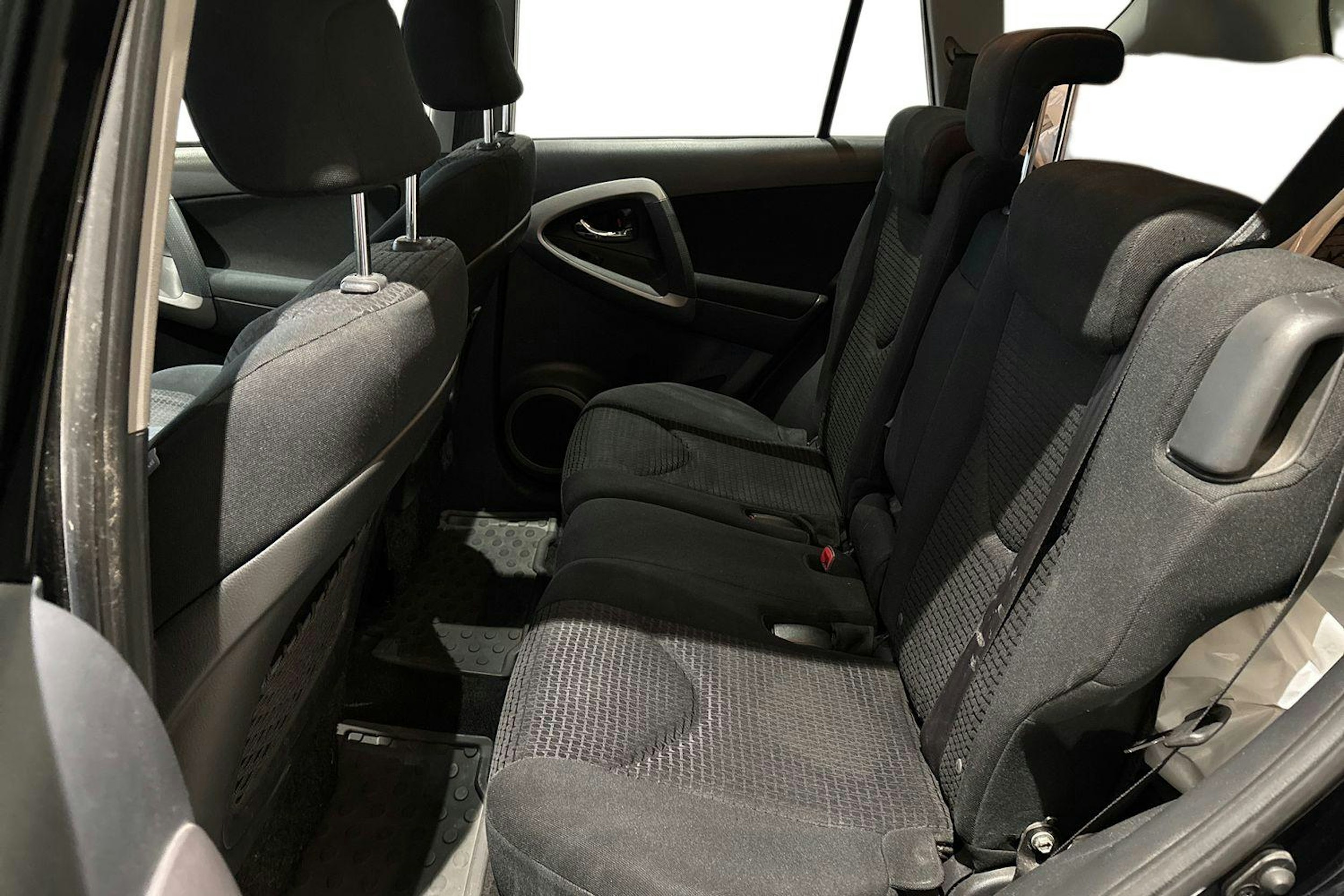 musta Toyota RAV4 2007 kuva 10.