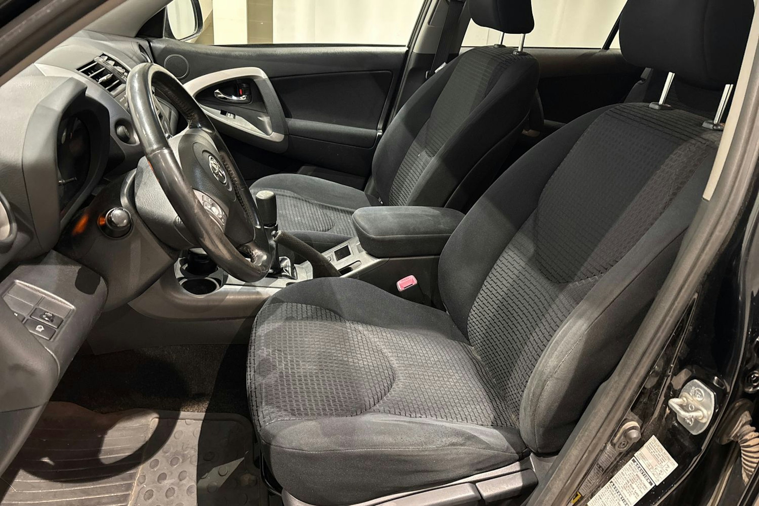 musta Toyota RAV4 2007 kuva 16.