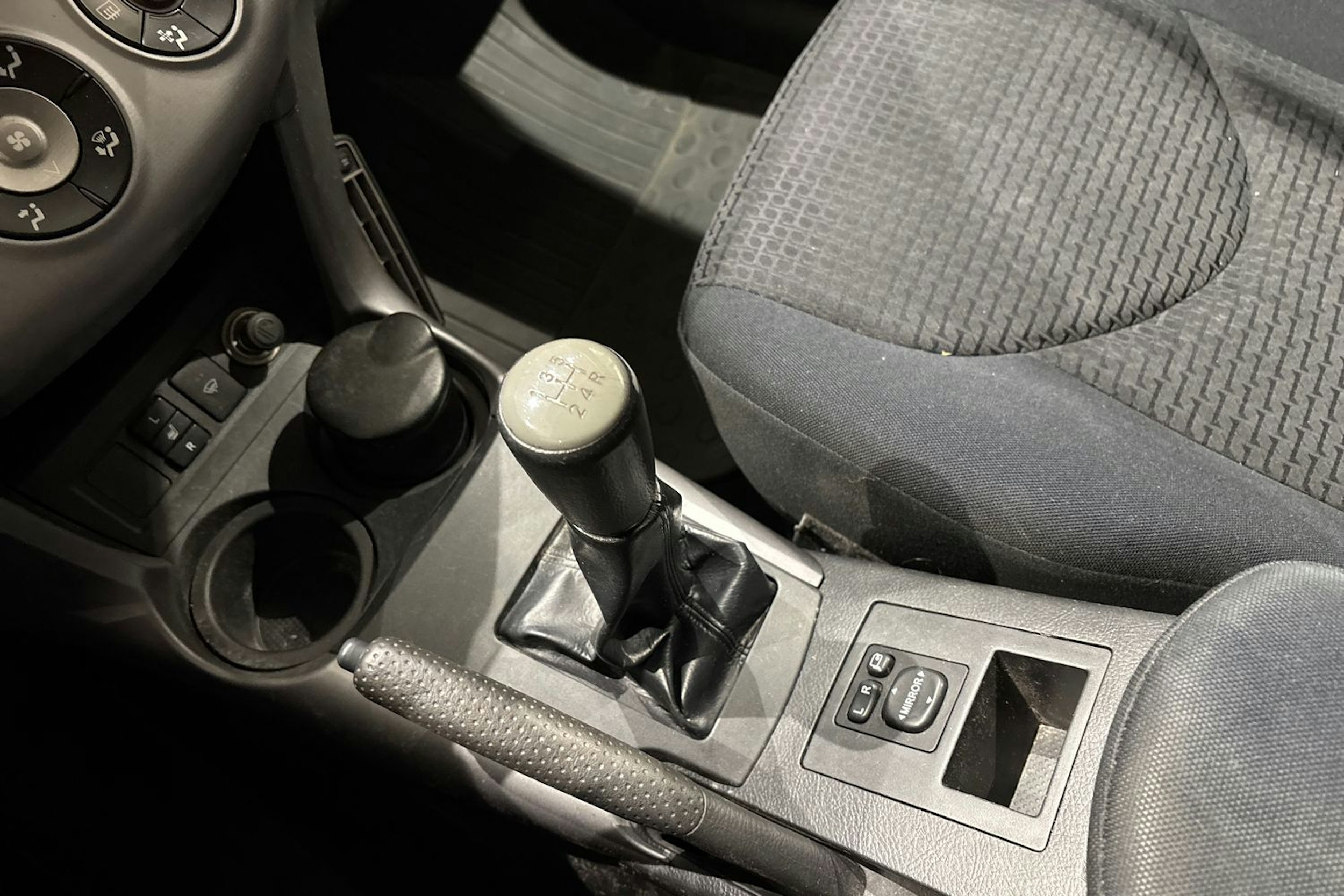 musta Toyota RAV4 2007 kuva 19.