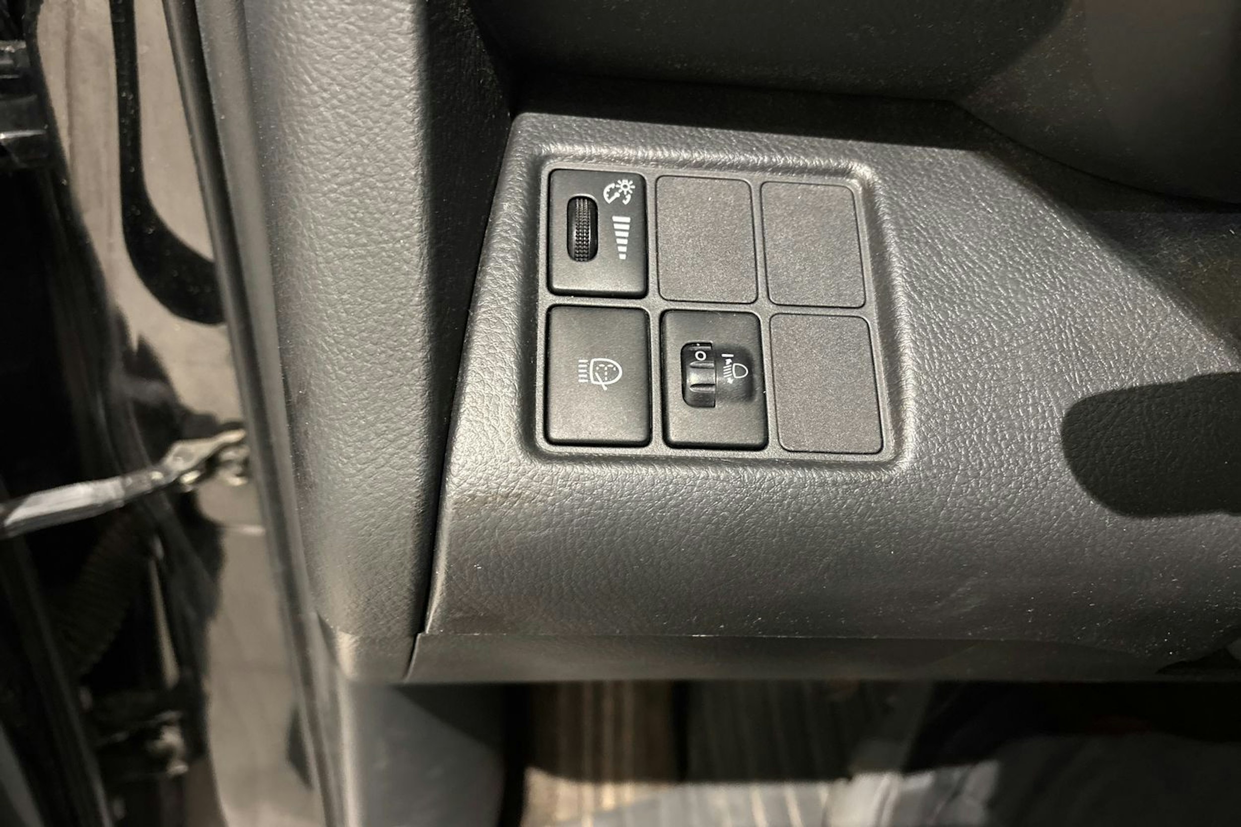 musta Toyota RAV4 2007 kuva 22.