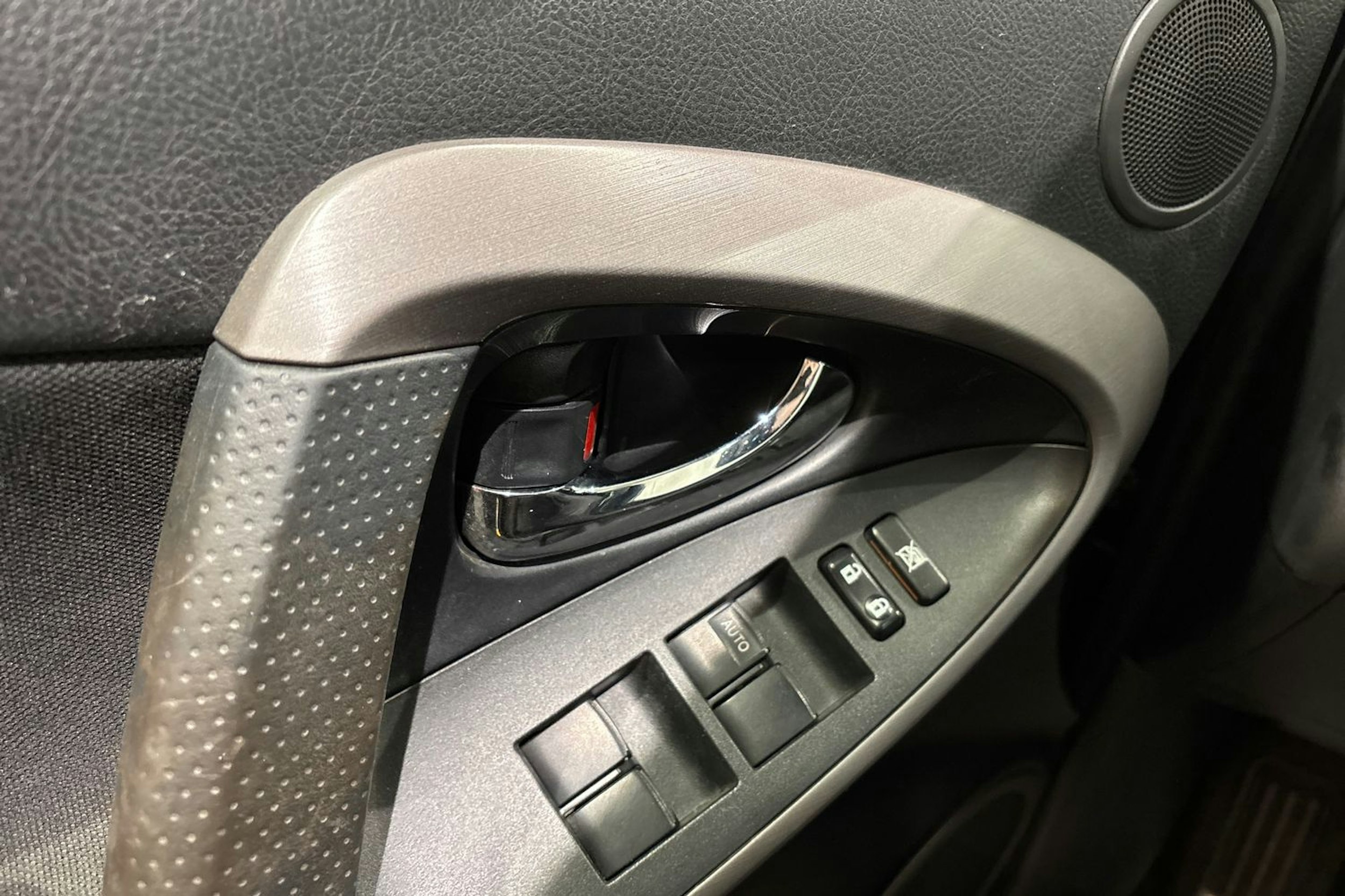 musta Toyota RAV4 2007 kuva 23.