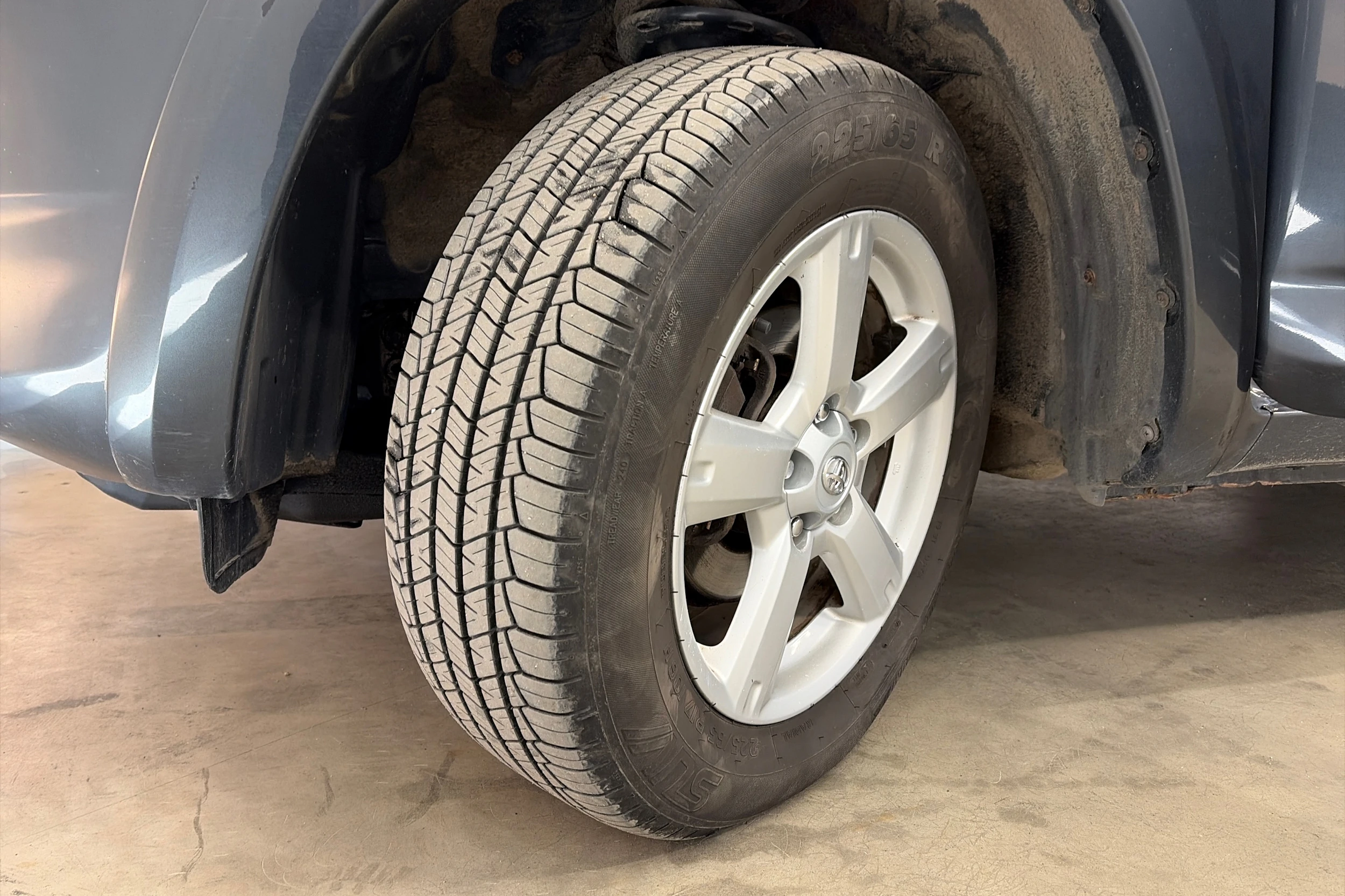 harmaa Toyota RAV4 2007 kuva 13.