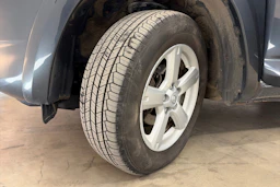 harmaa Toyota RAV4 2007 kuva 13.