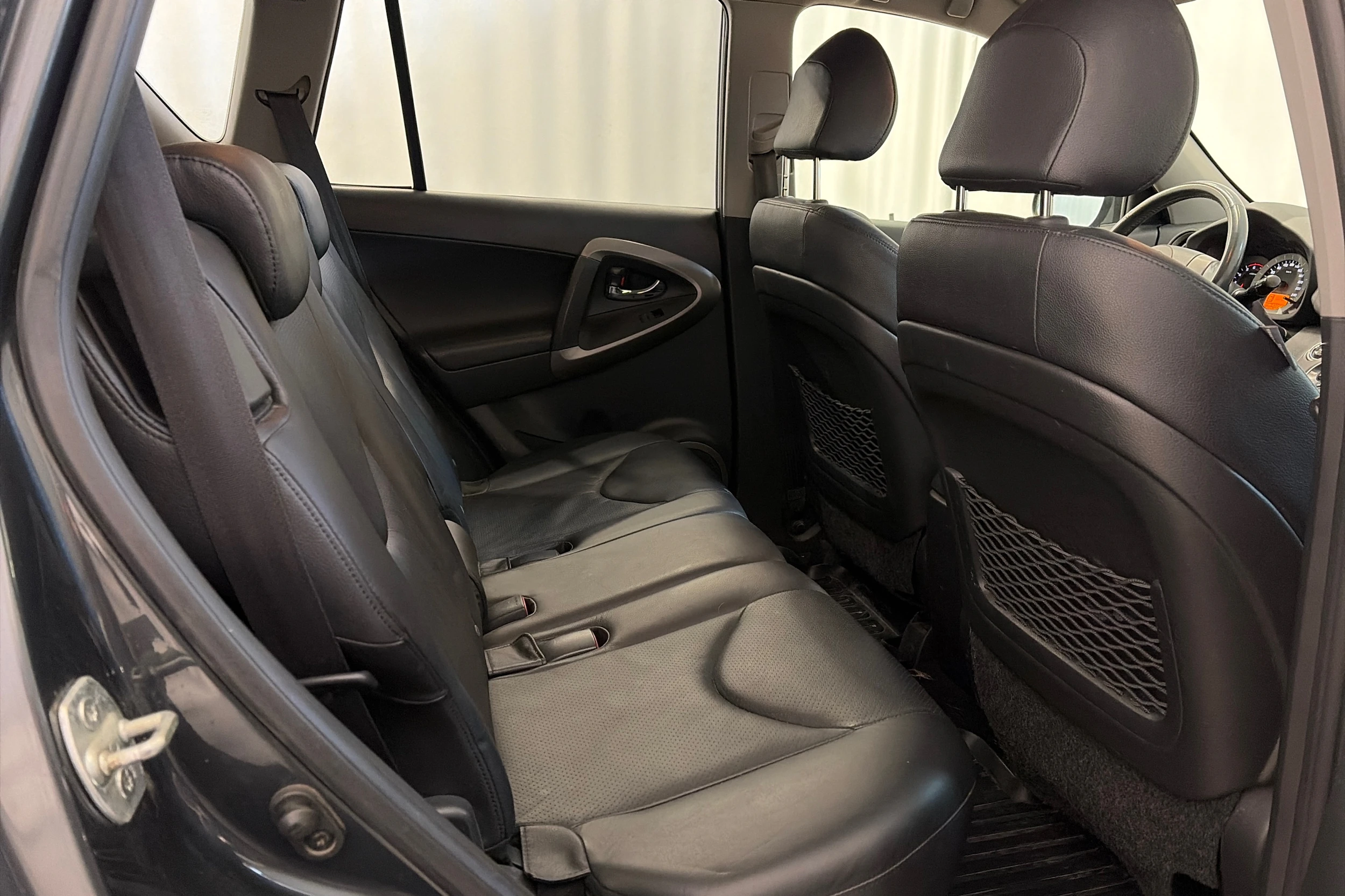 harmaa Toyota RAV4 2007 kuva 18.