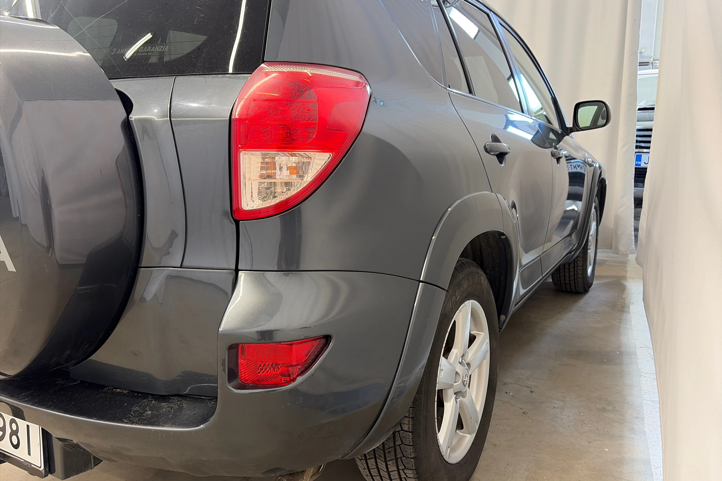 harmaa Toyota RAV4 2007 kuva 30.