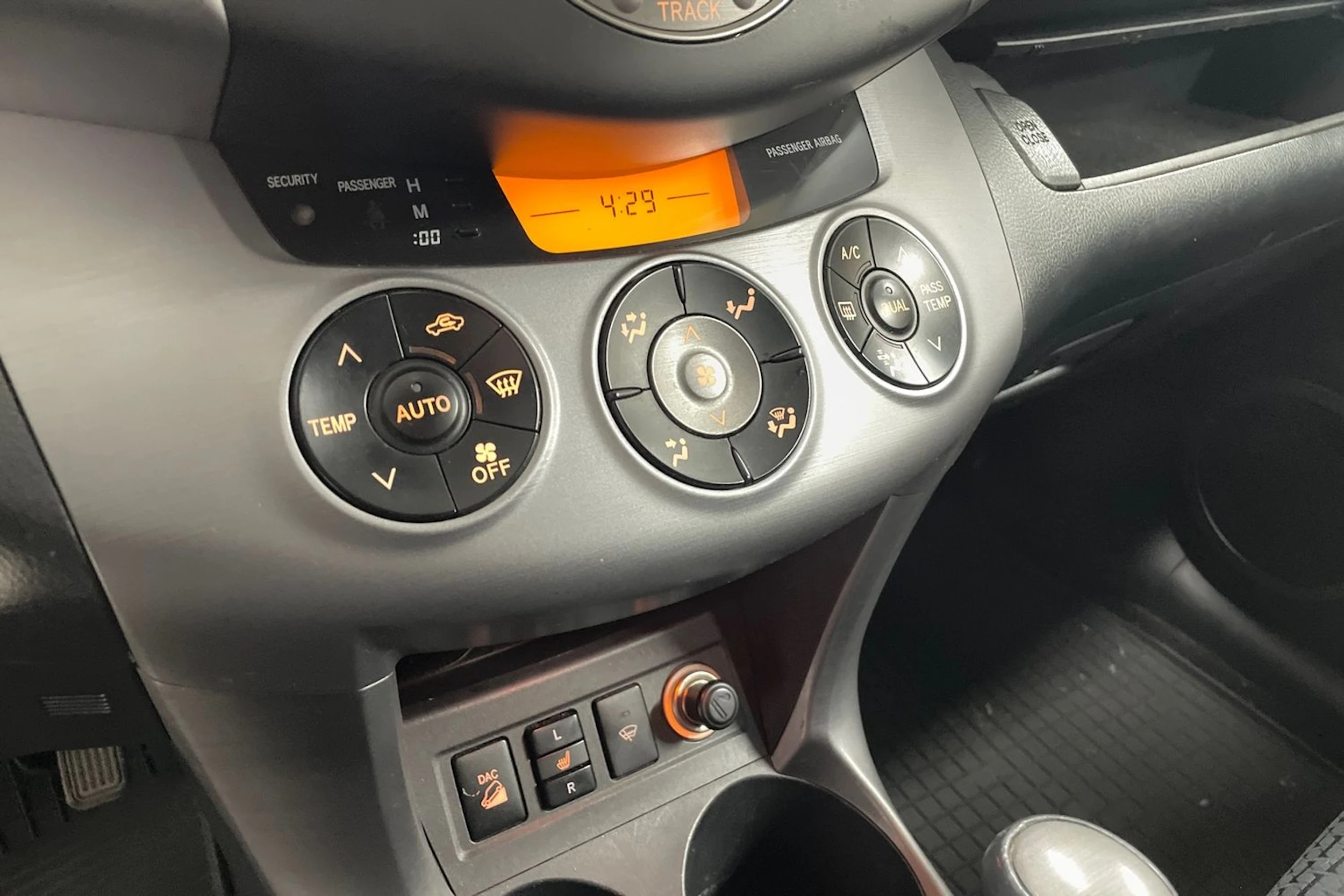 Harmaa Toyota RAV4 2008 kuva 14.
