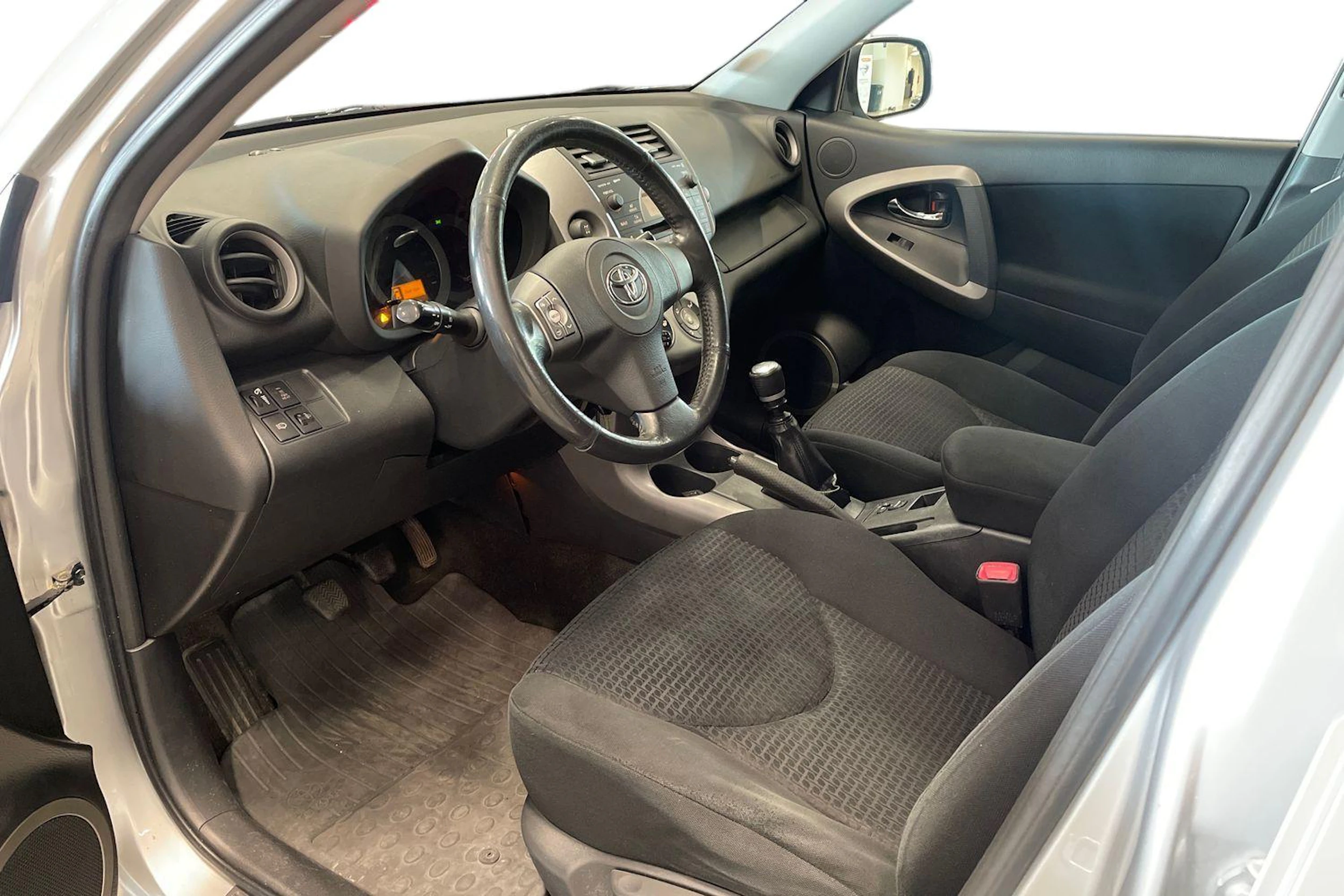 met. hopea Toyota RAV4 2008 kuva 7.